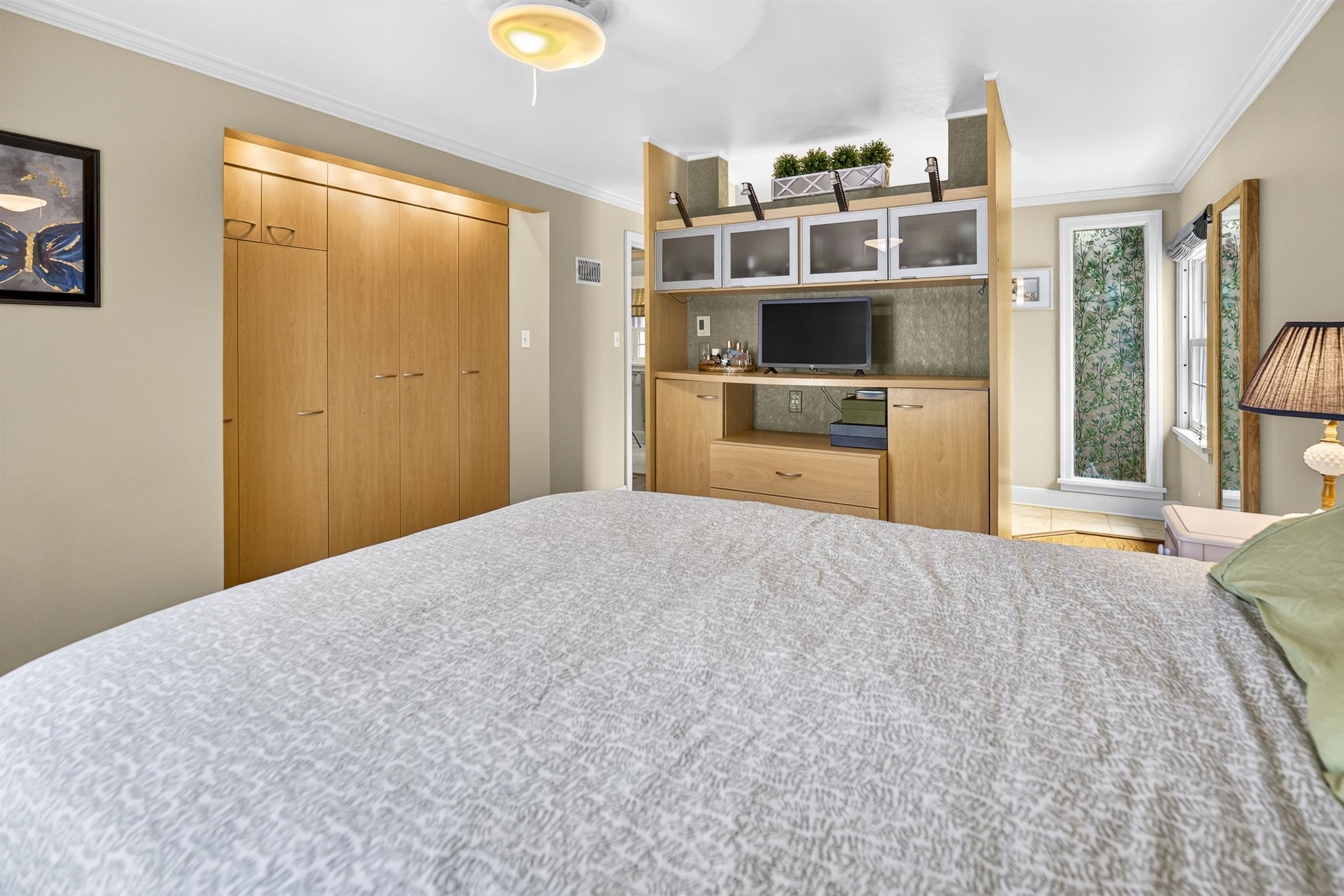 1376 LAKESHORE Drive