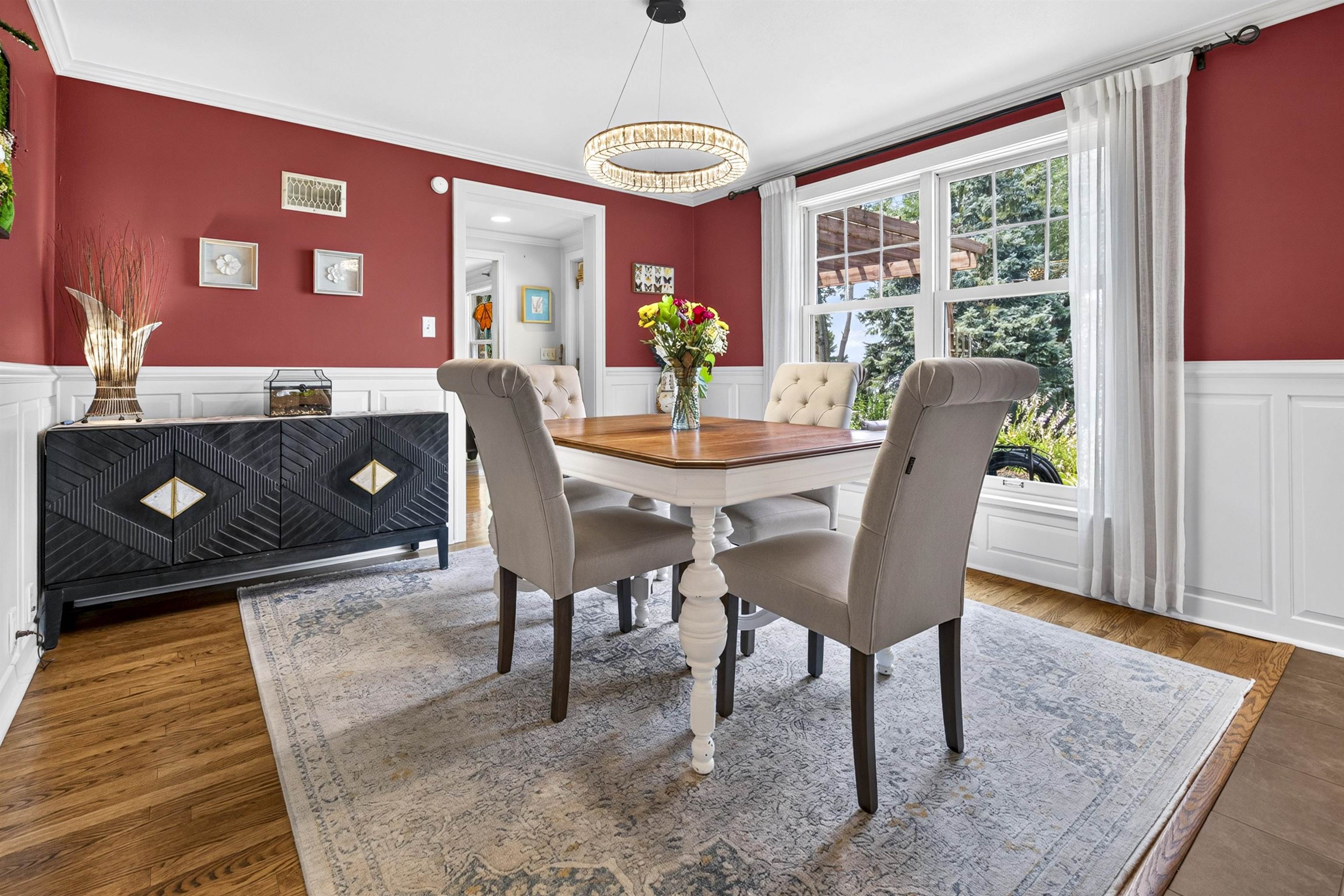 1376 LAKESHORE Drive