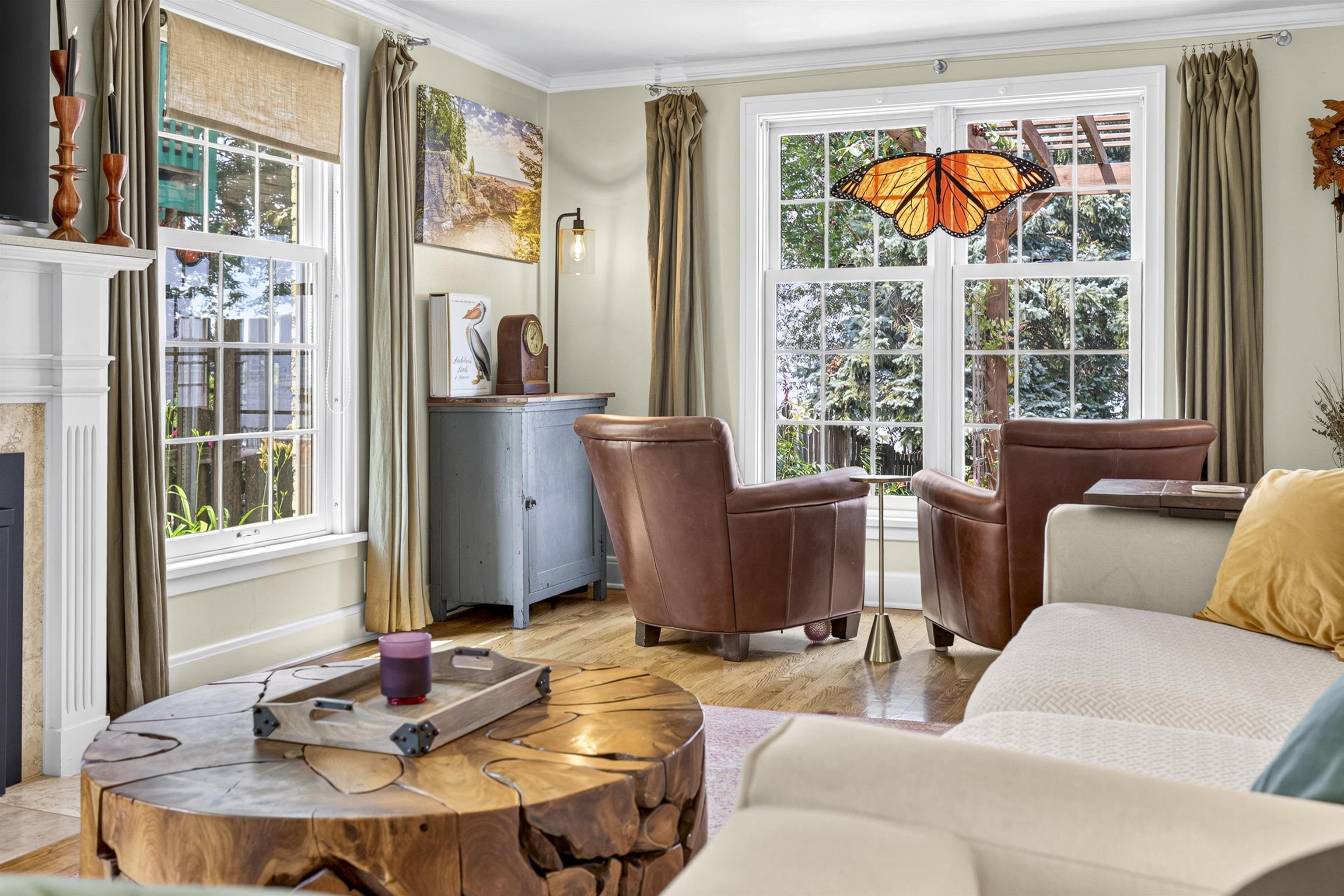 1376 LAKESHORE Drive
