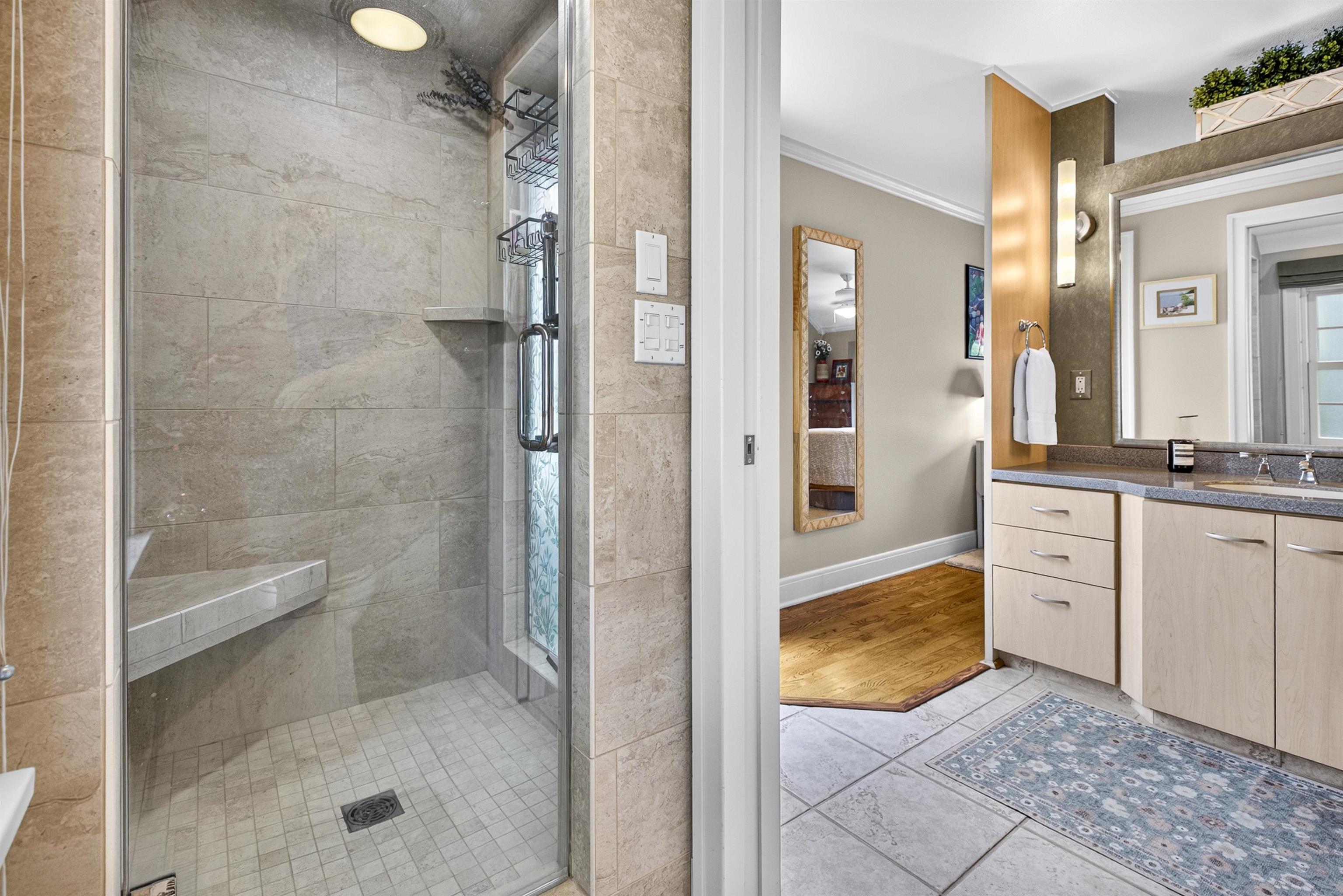 1376 LAKESHORE Drive