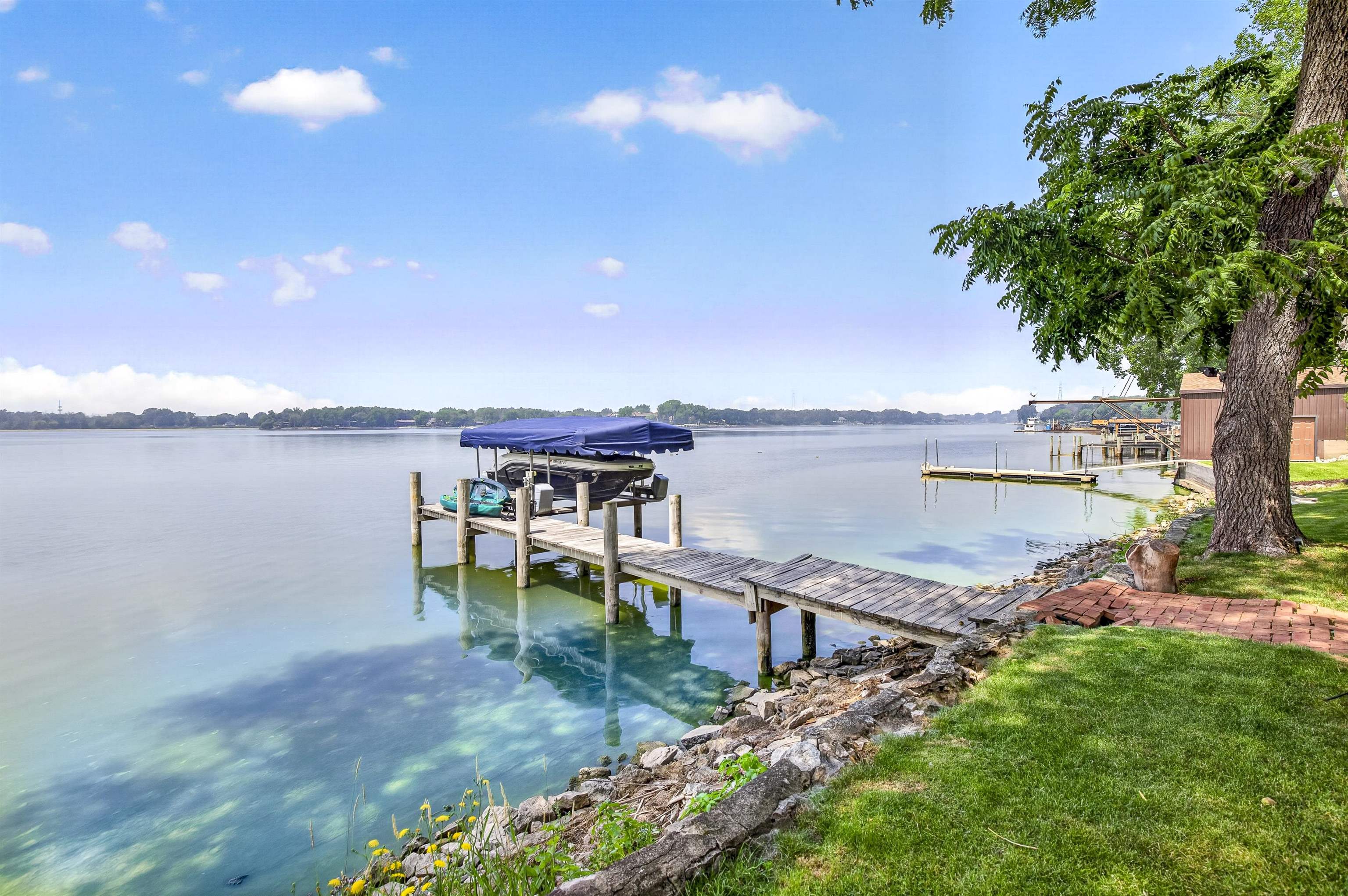 1376 LAKESHORE Drive
