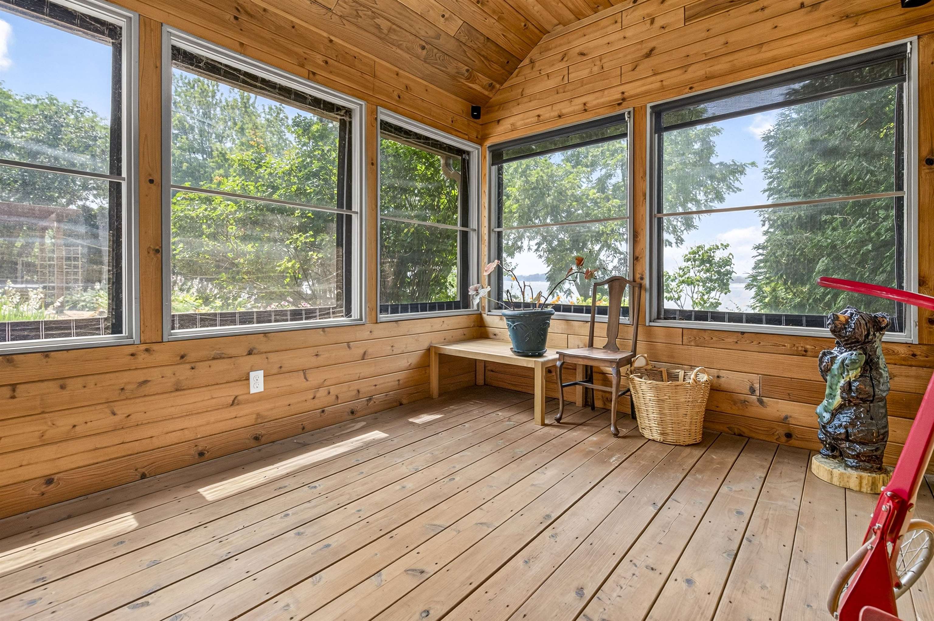 1376 LAKESHORE Drive