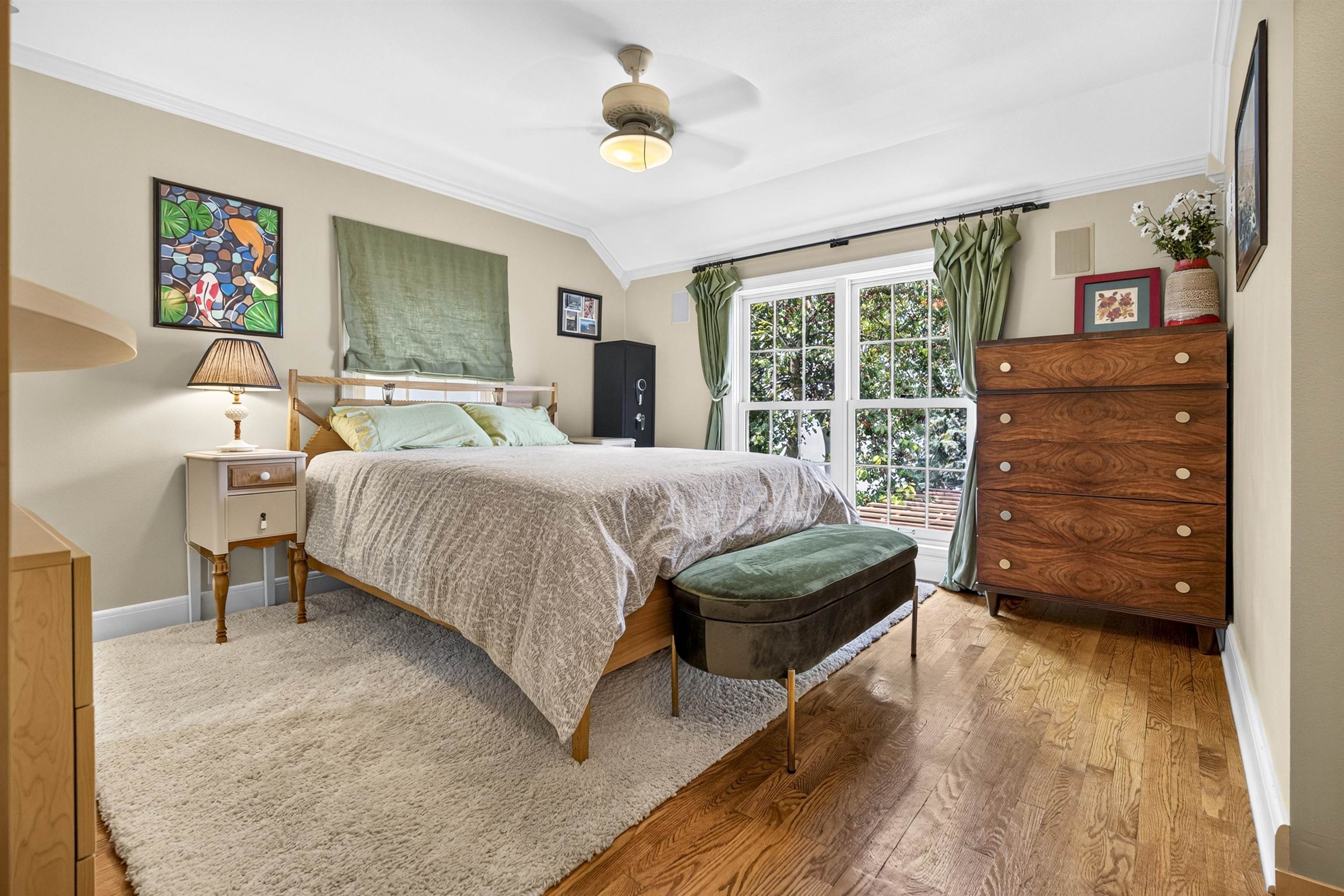 1376 LAKESHORE Drive