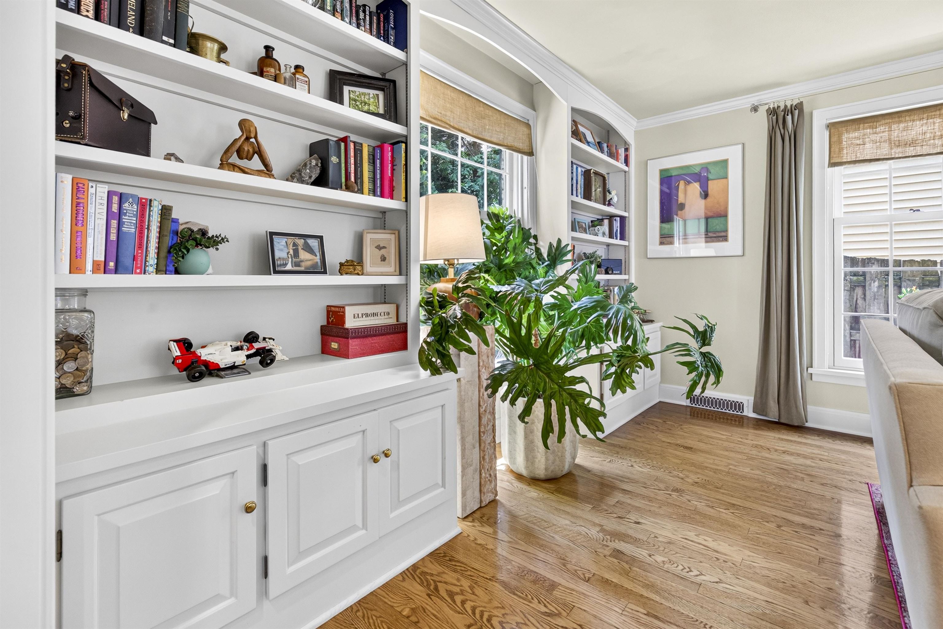 1376 LAKESHORE Drive