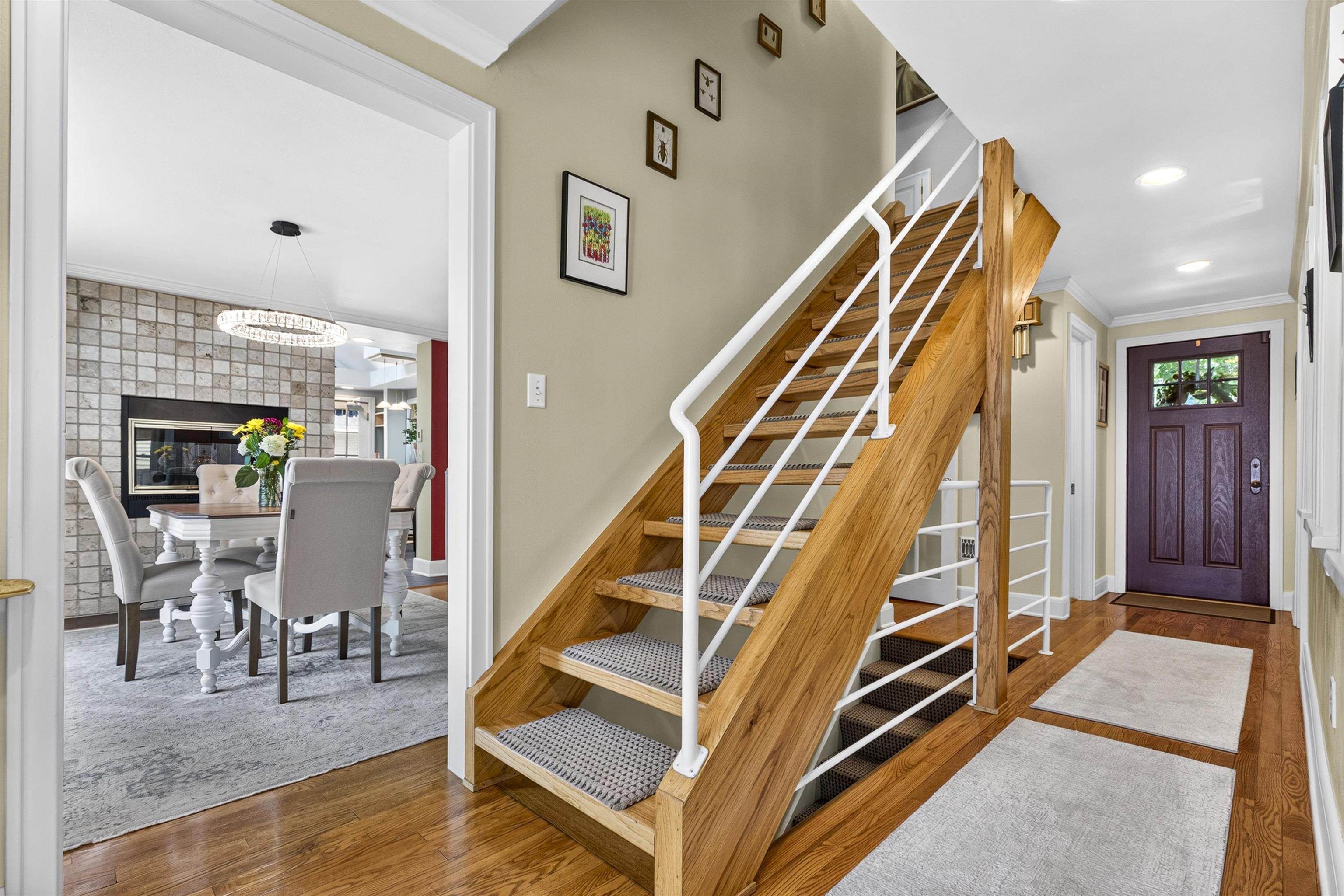 1376 LAKESHORE Drive