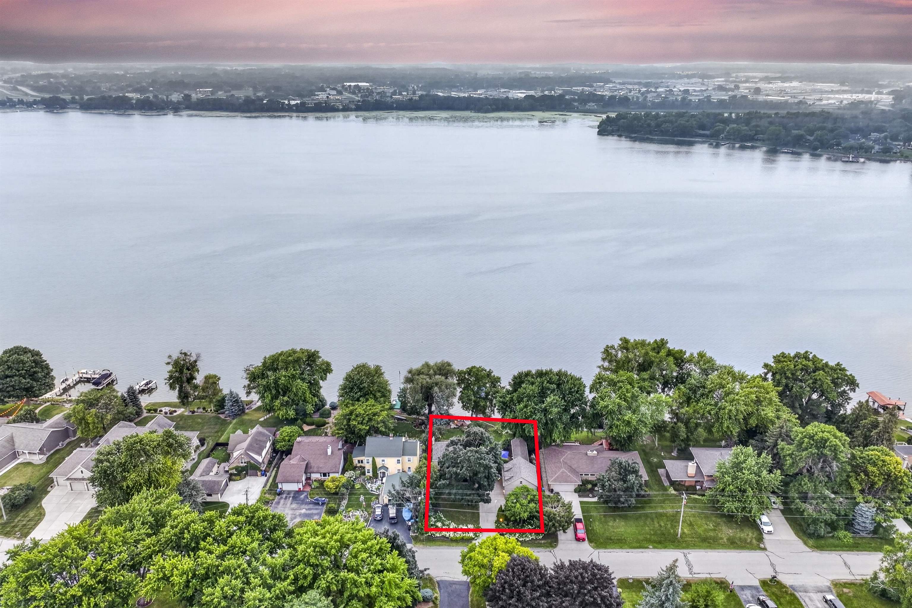 1376 LAKESHORE Drive
