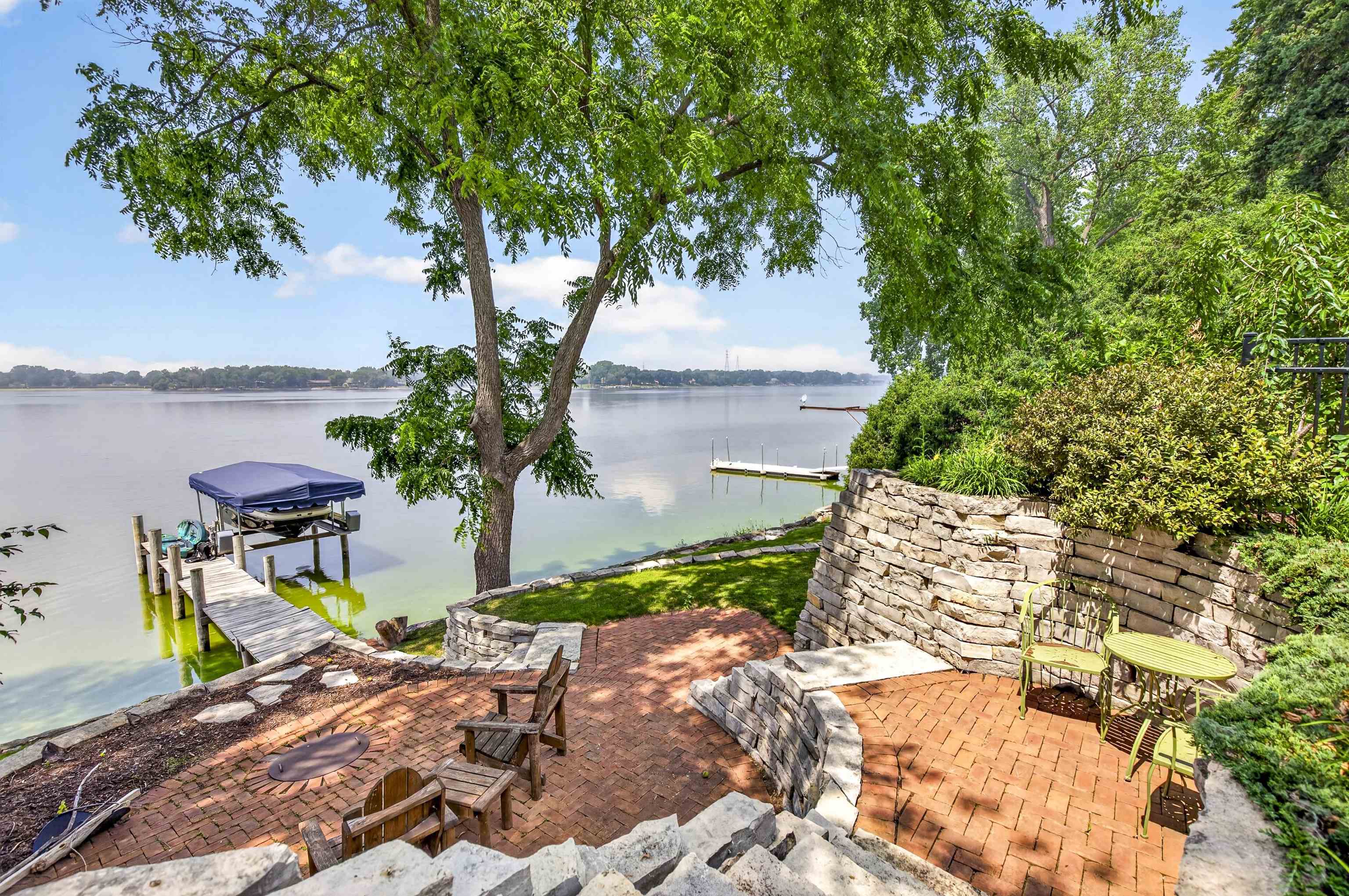 1376 LAKESHORE Drive
