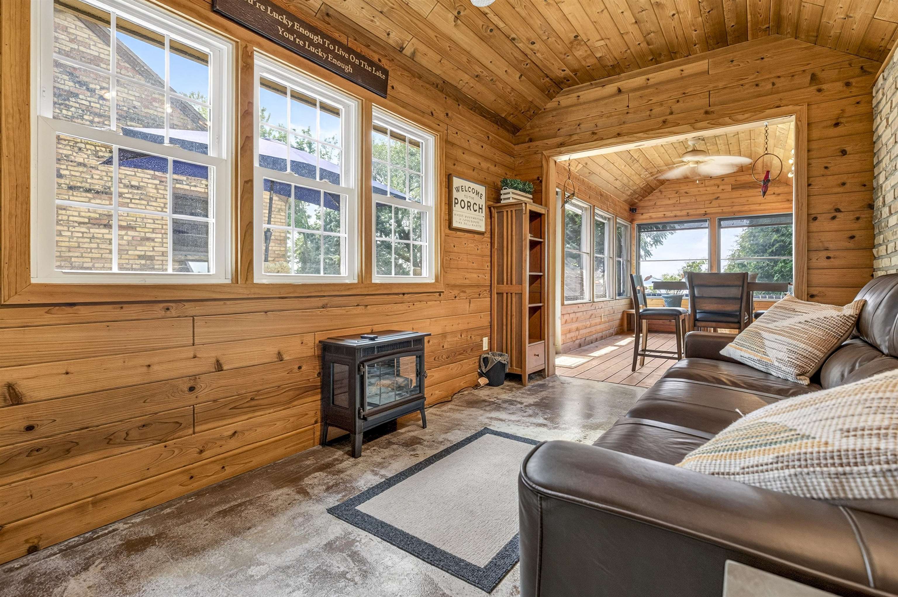 1376 LAKESHORE Drive