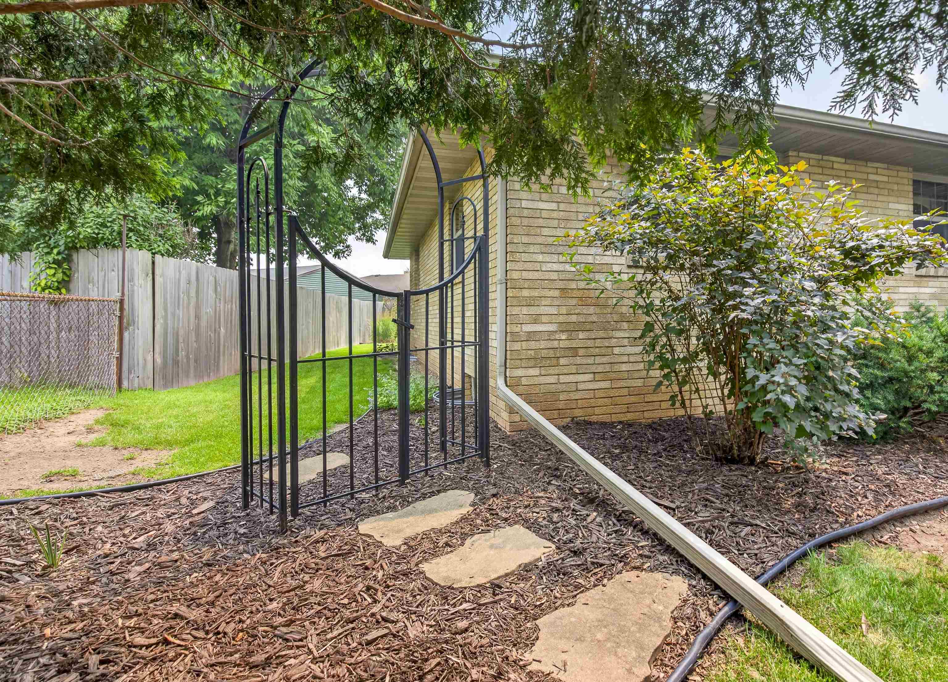 106 LOX Court