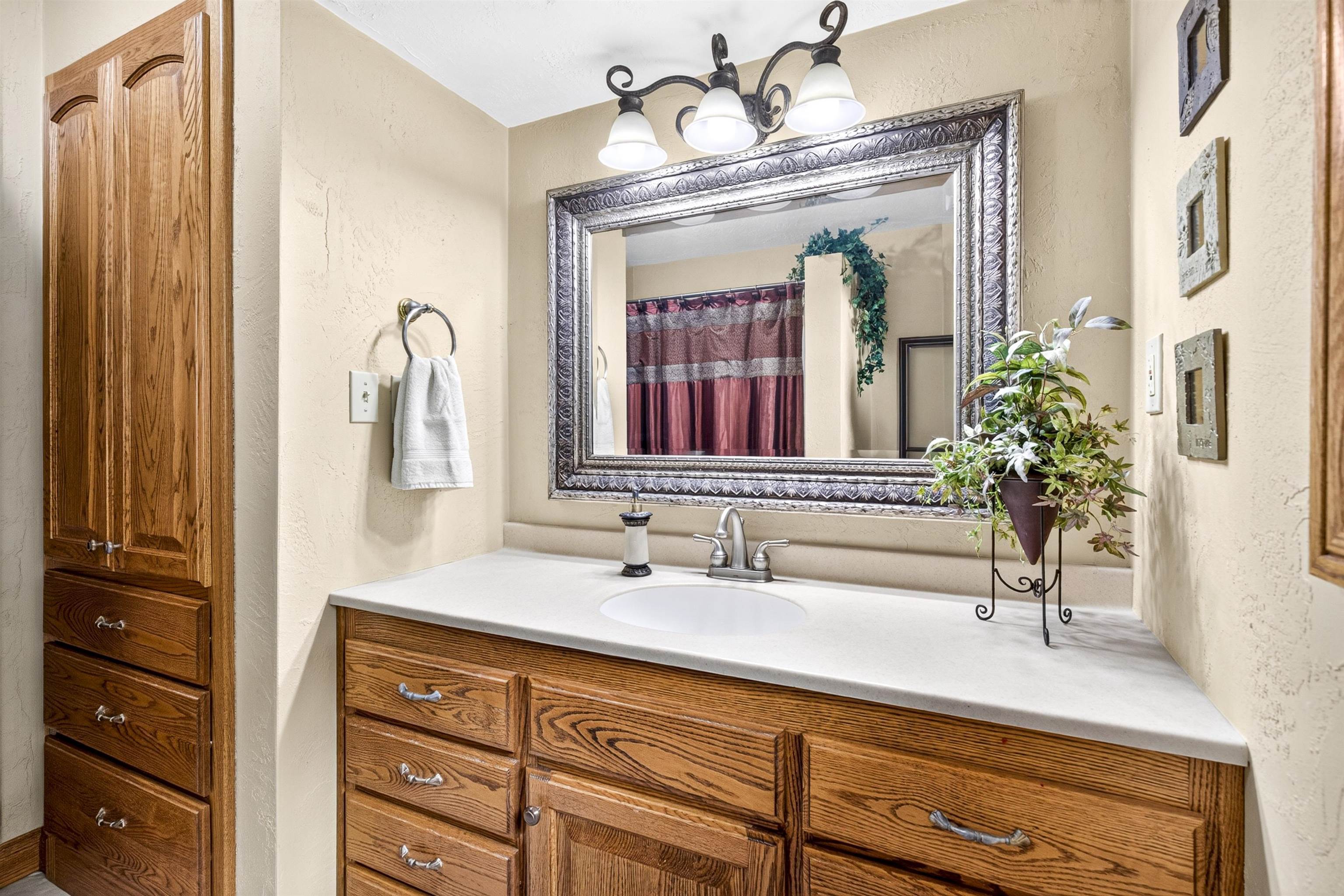106 LOX Court