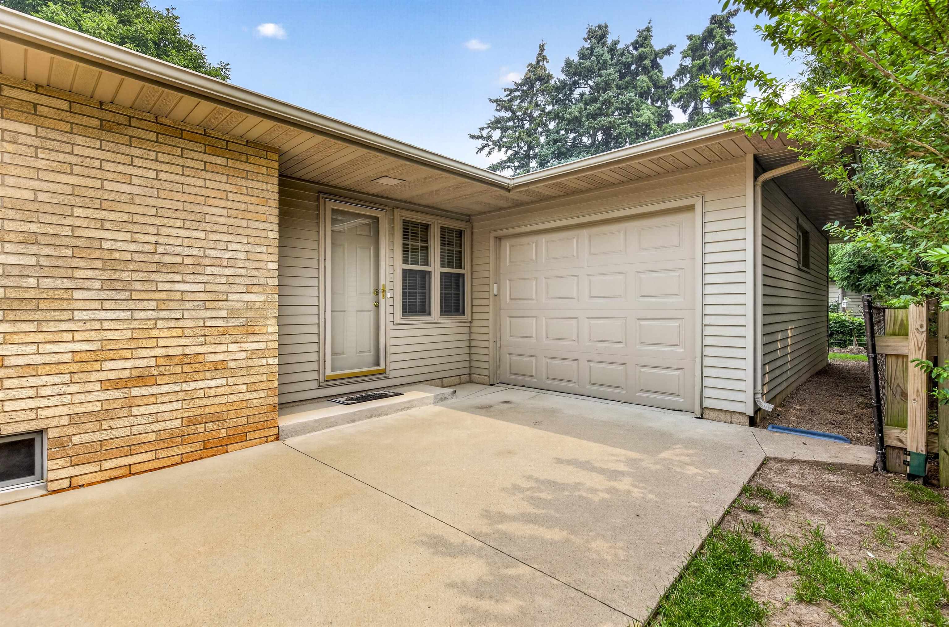 106 LOX Court