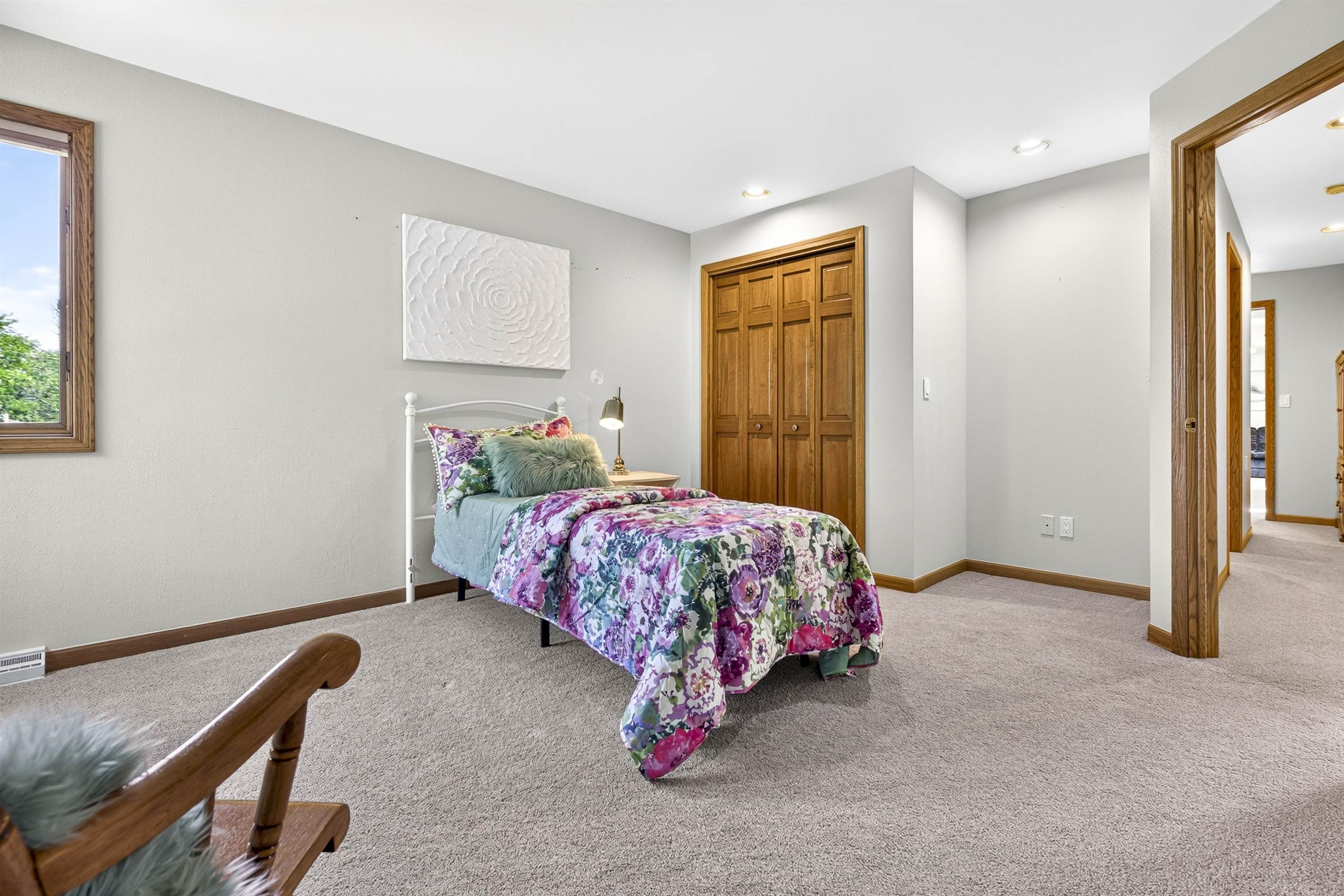 2928 E RIDGE Place