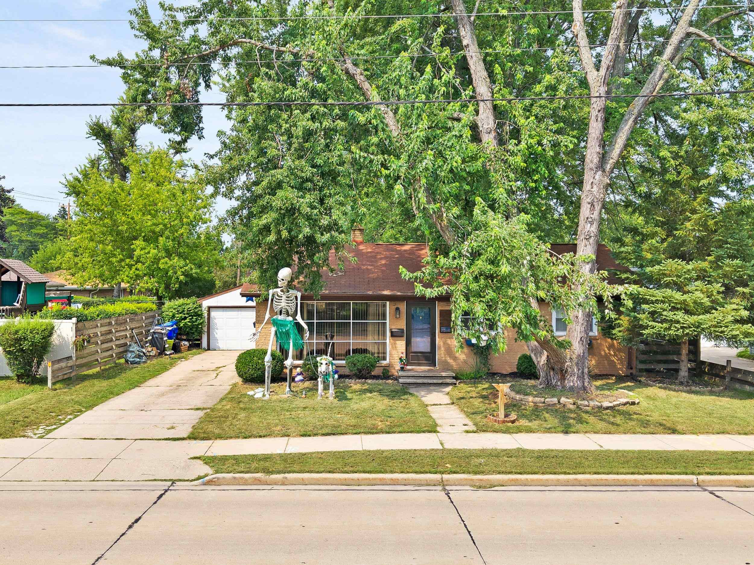 1818 E COLLEGE Avenue