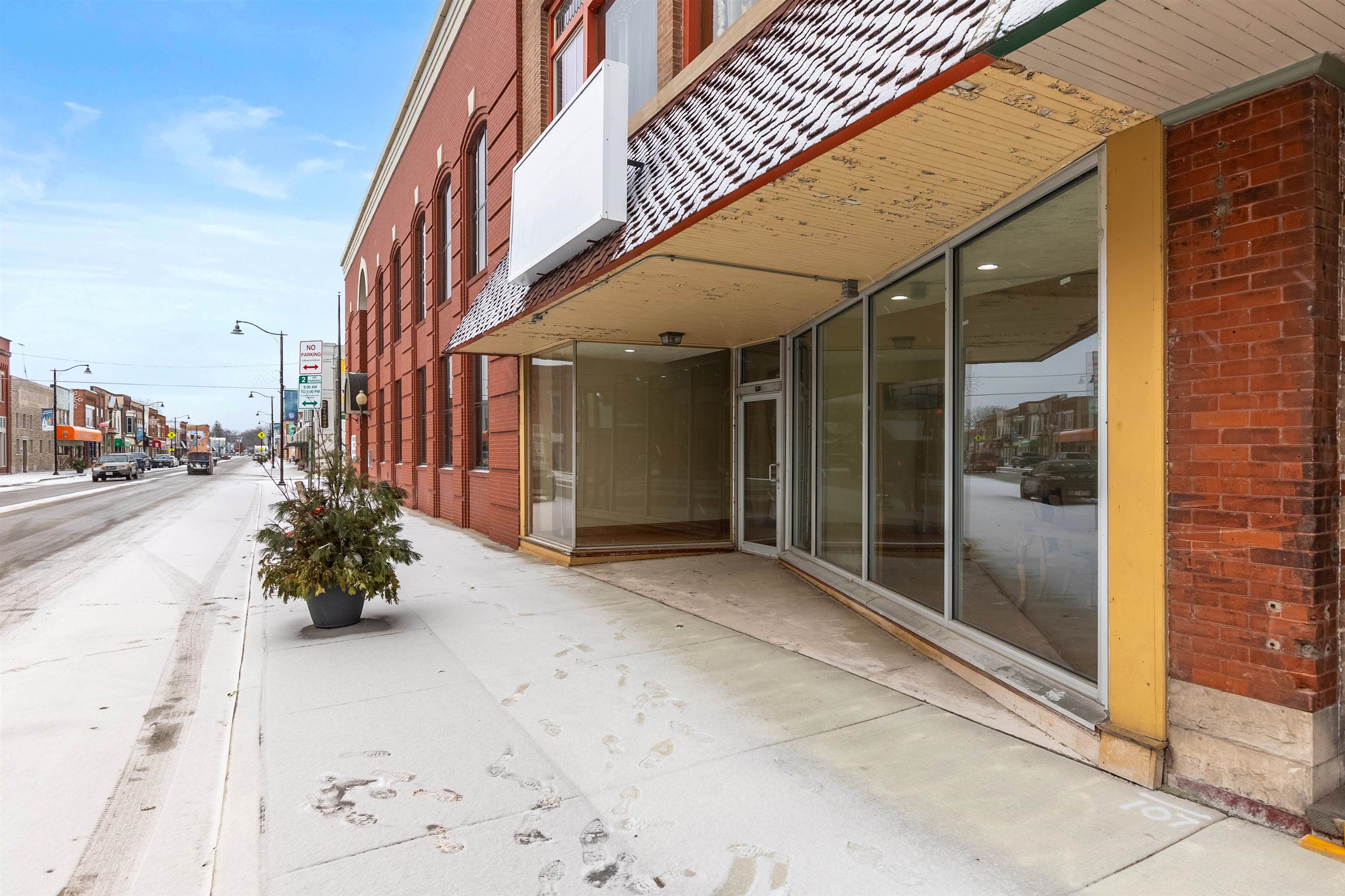 111 W NORTH WATER Street