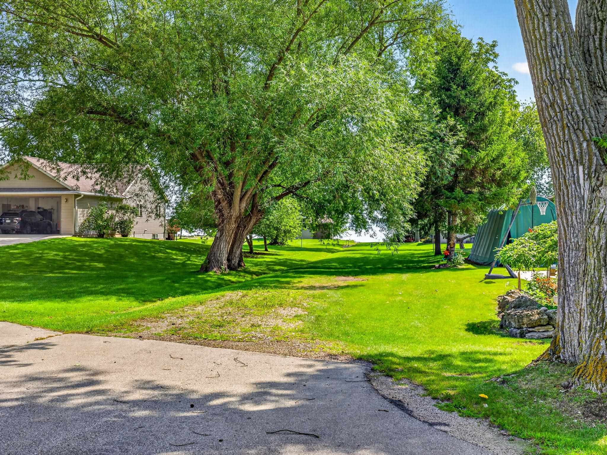 N8271 LAKESHORE Drive
