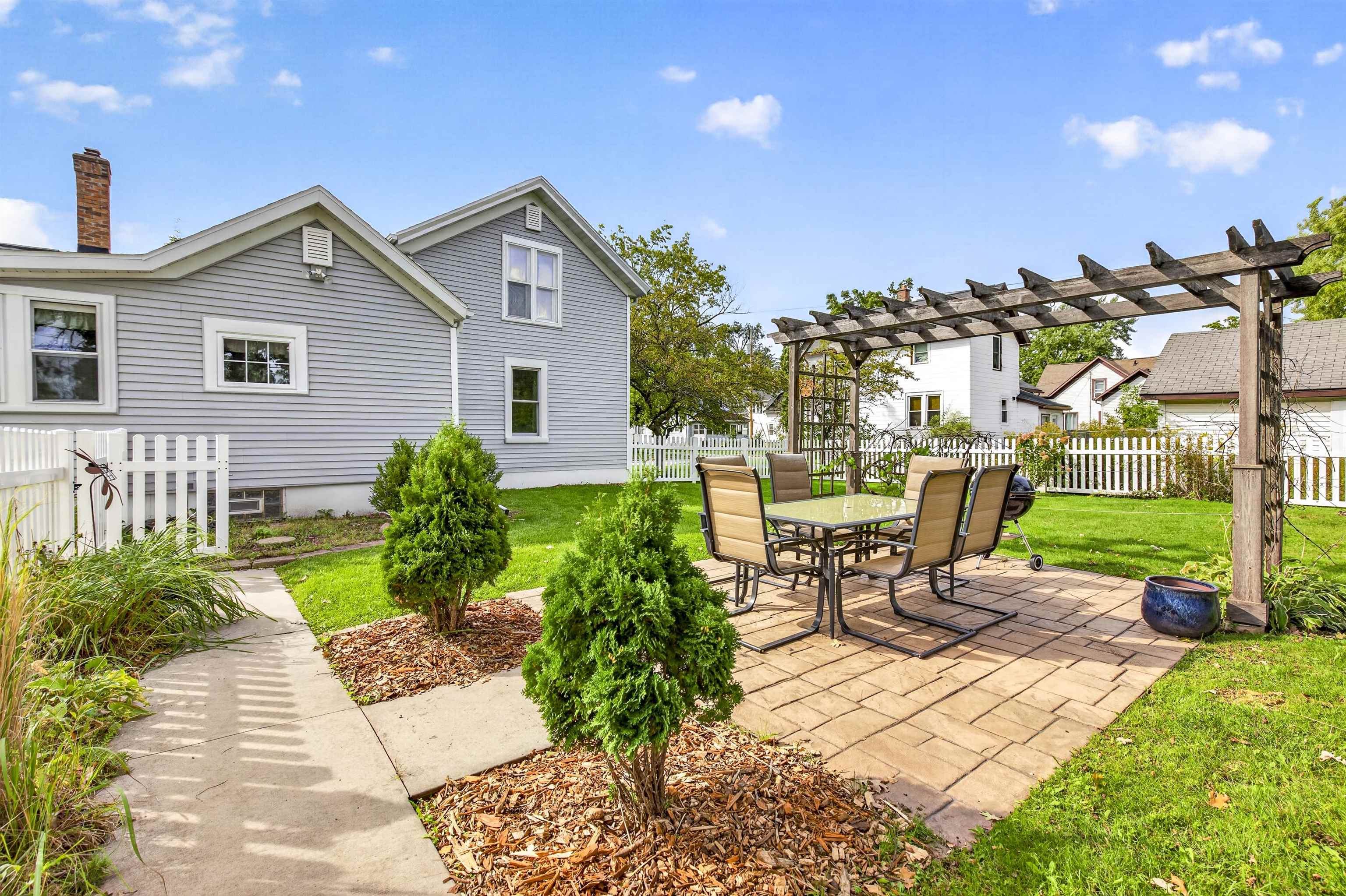582 OAK Street