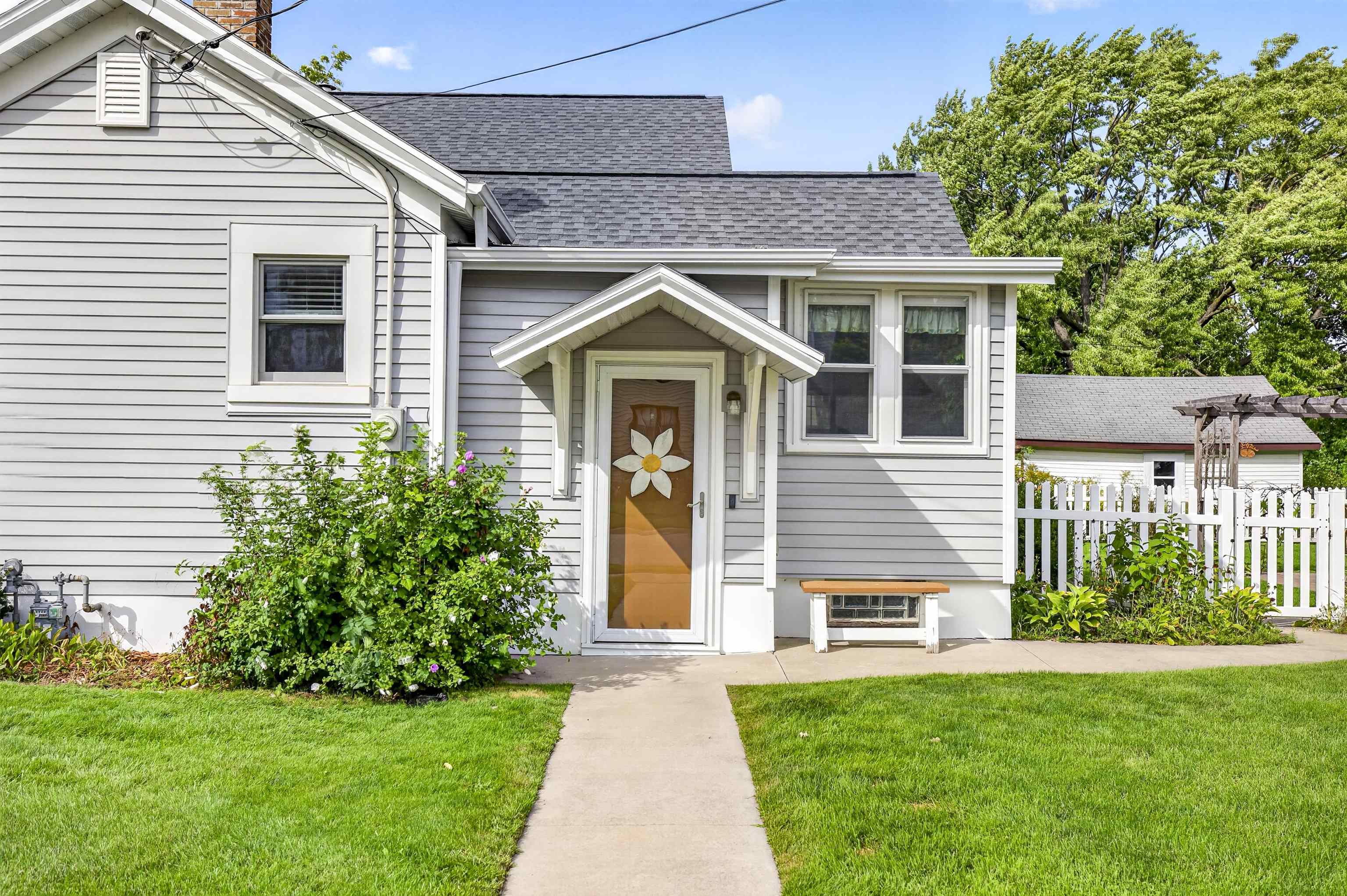 582 OAK Street