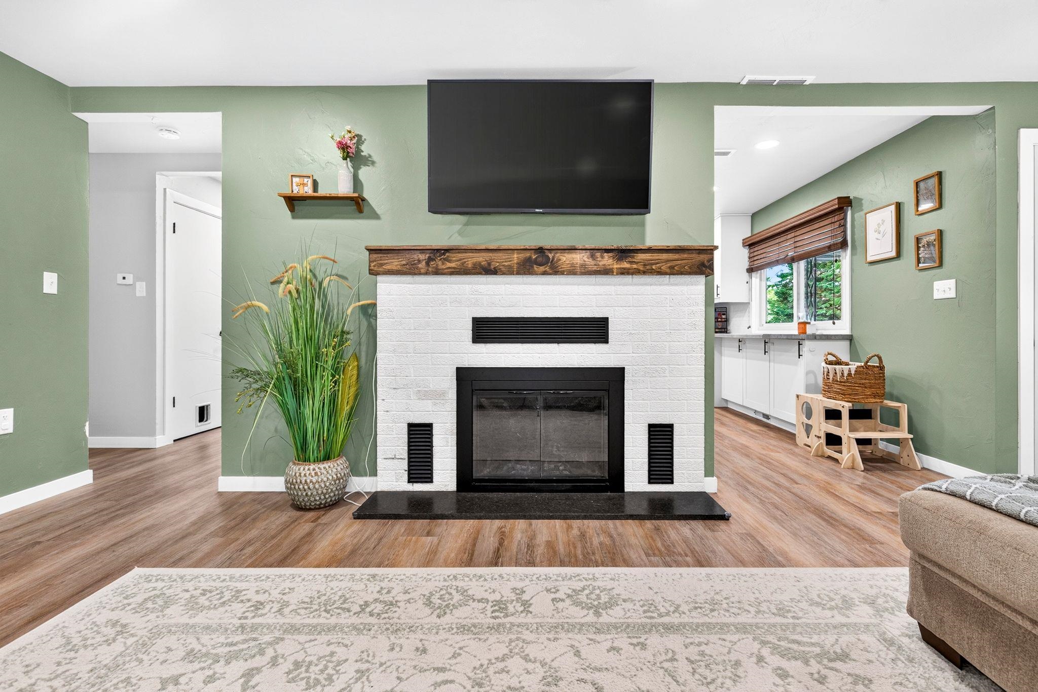 1730 W EDGEWOOD Drive