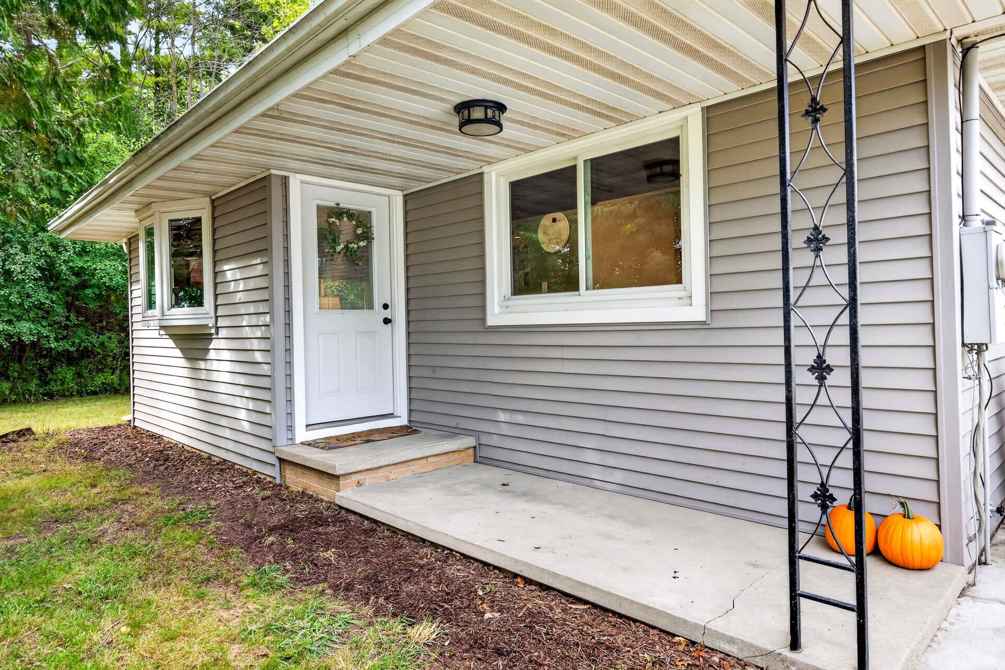 1730 W EDGEWOOD Drive