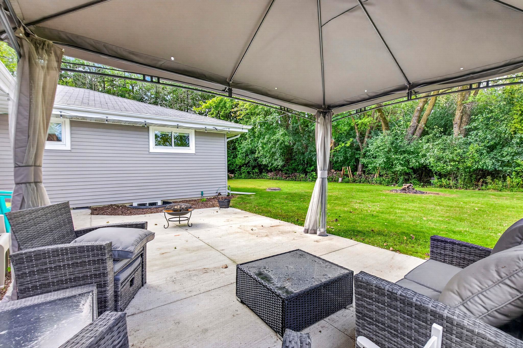 1730 W EDGEWOOD Drive