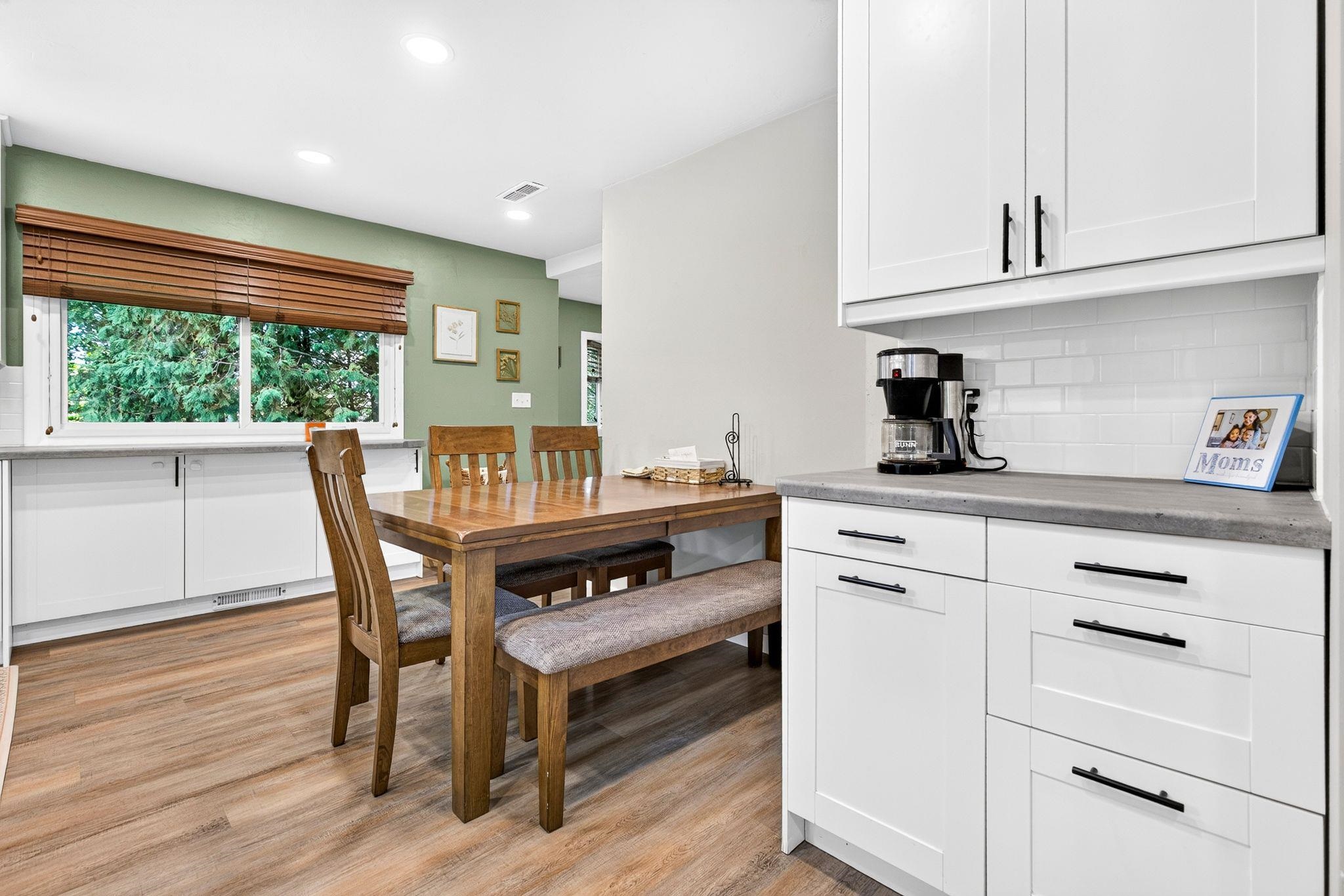 1730 W EDGEWOOD Drive