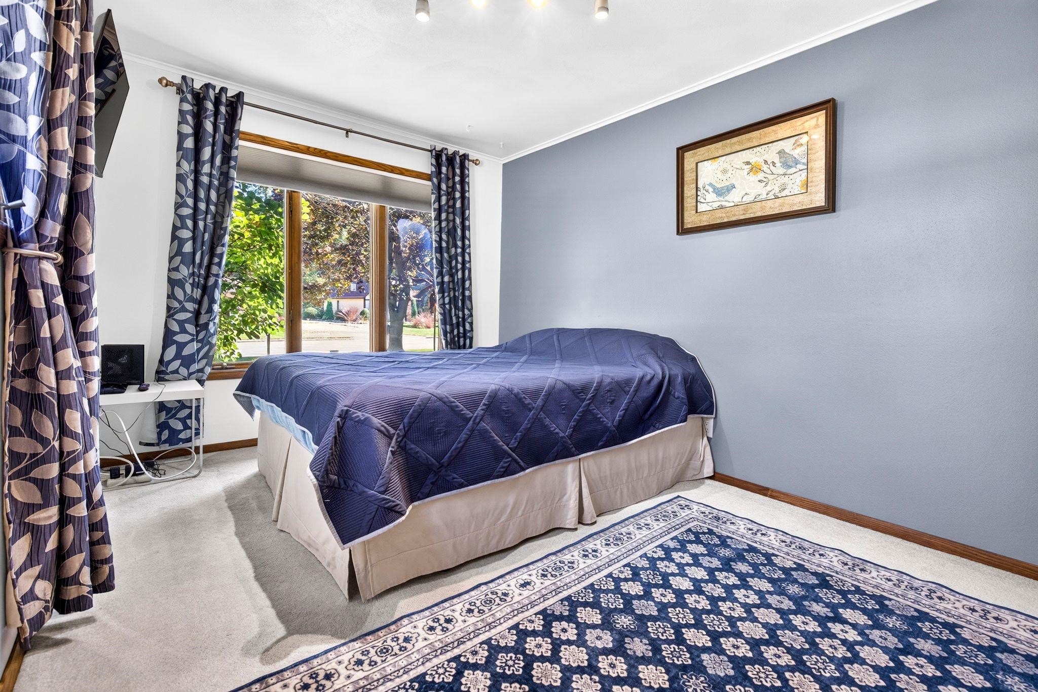 629 WOODSIDE Drive