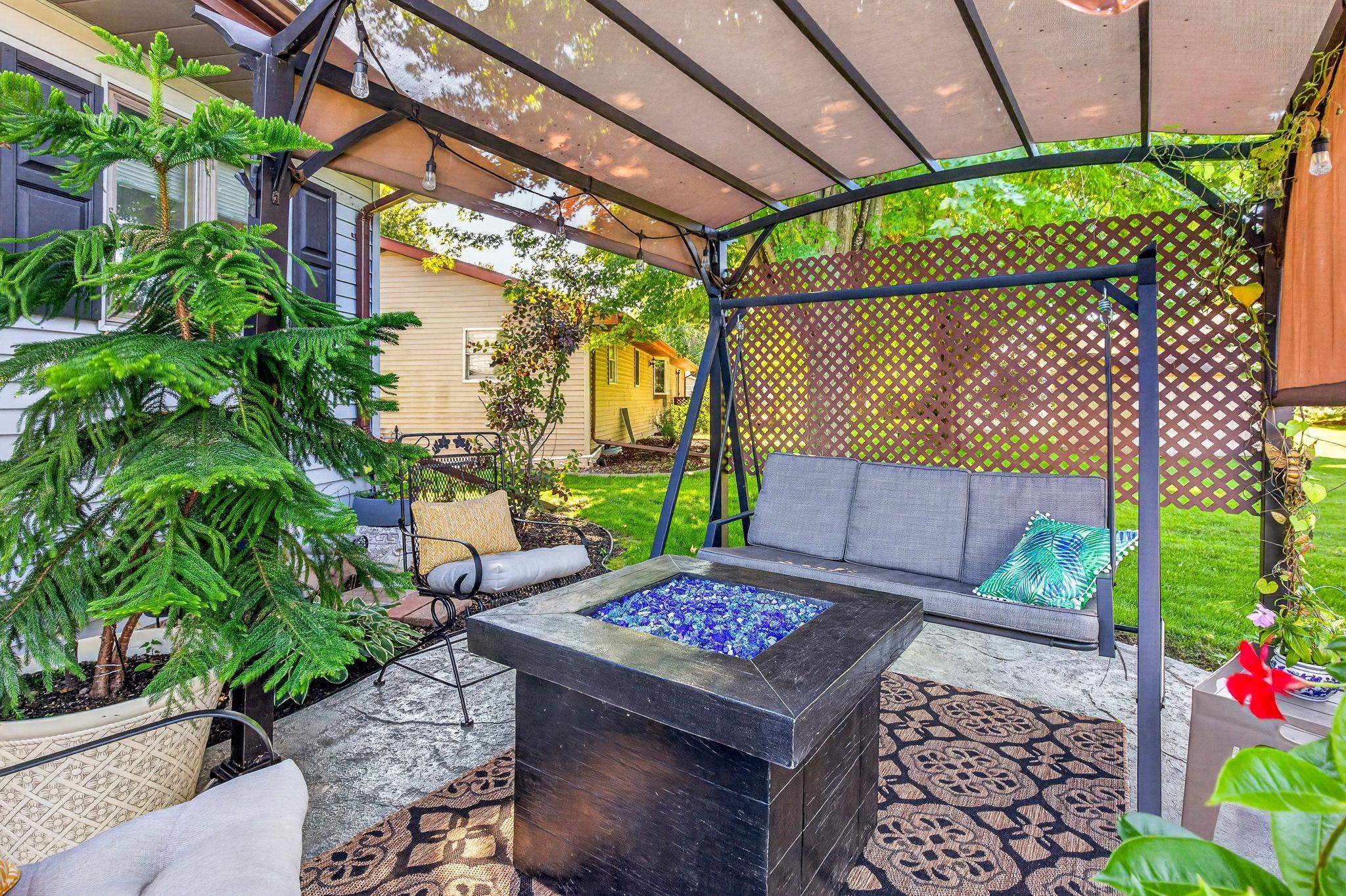 629 WOODSIDE Drive
