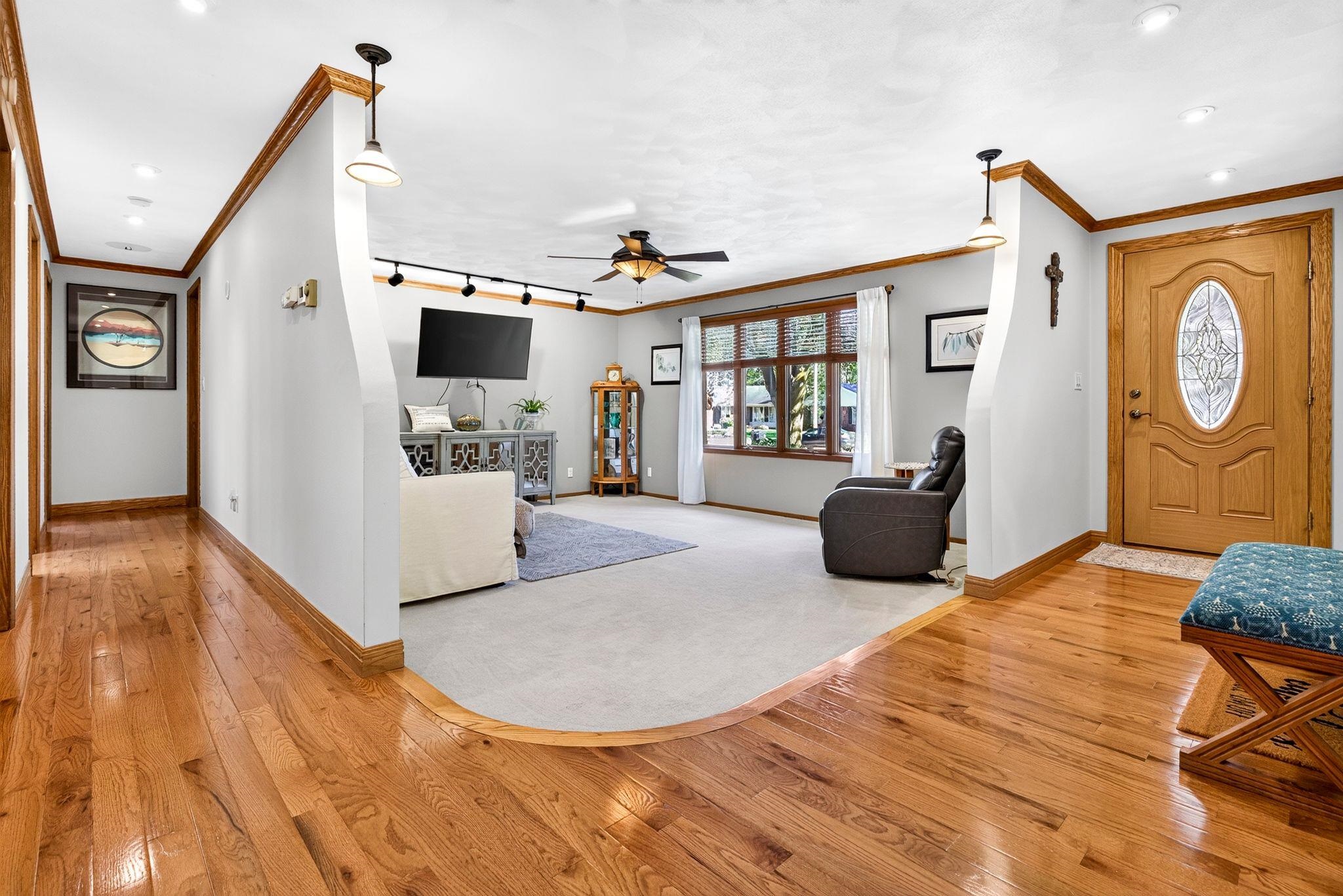 629 WOODSIDE Drive