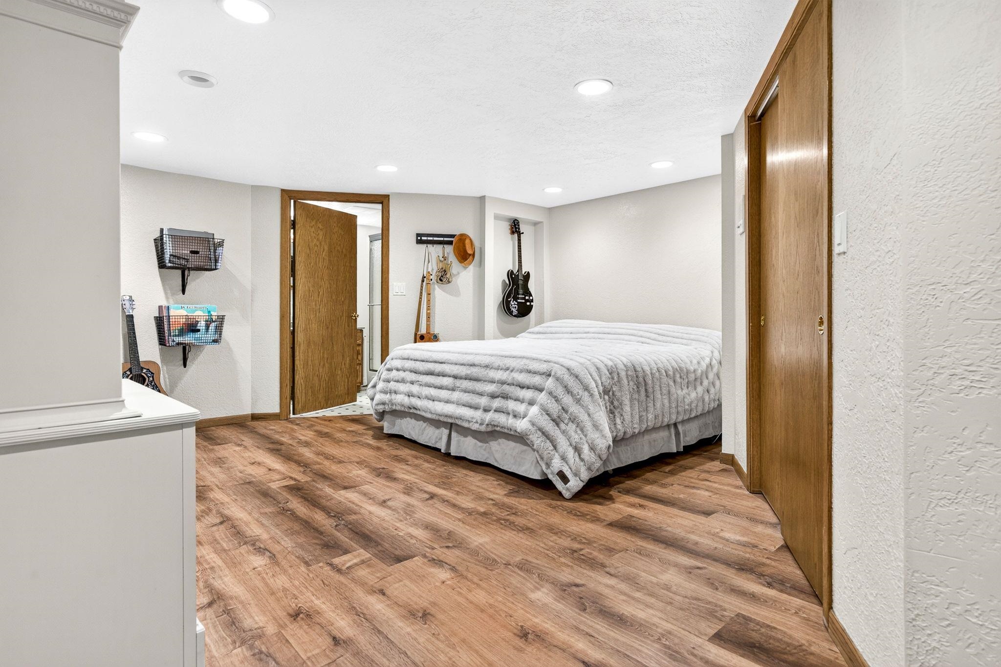 629 WOODSIDE Drive