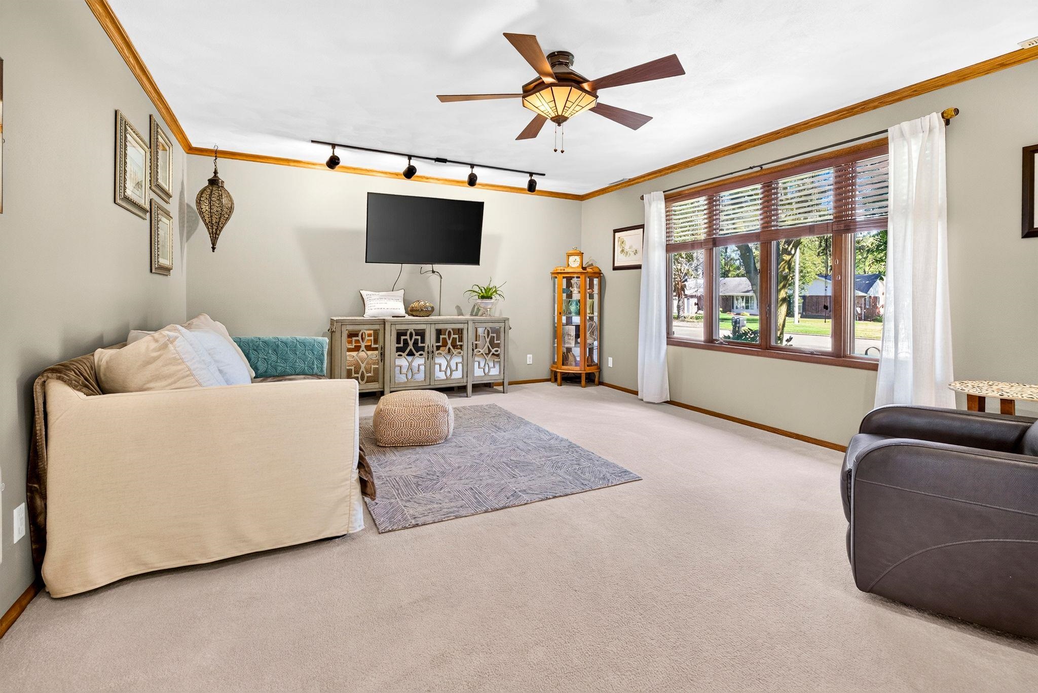 629 WOODSIDE Drive