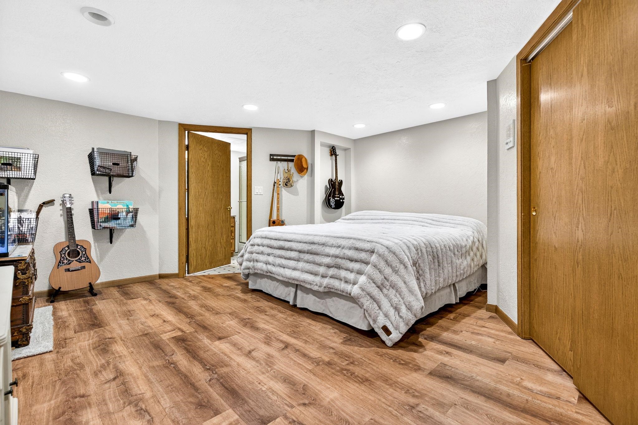 629 WOODSIDE Drive