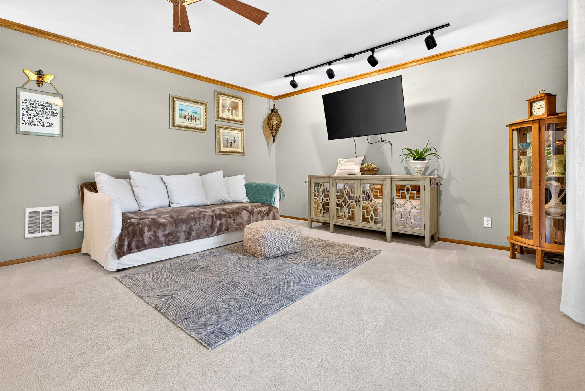 629 WOODSIDE Drive