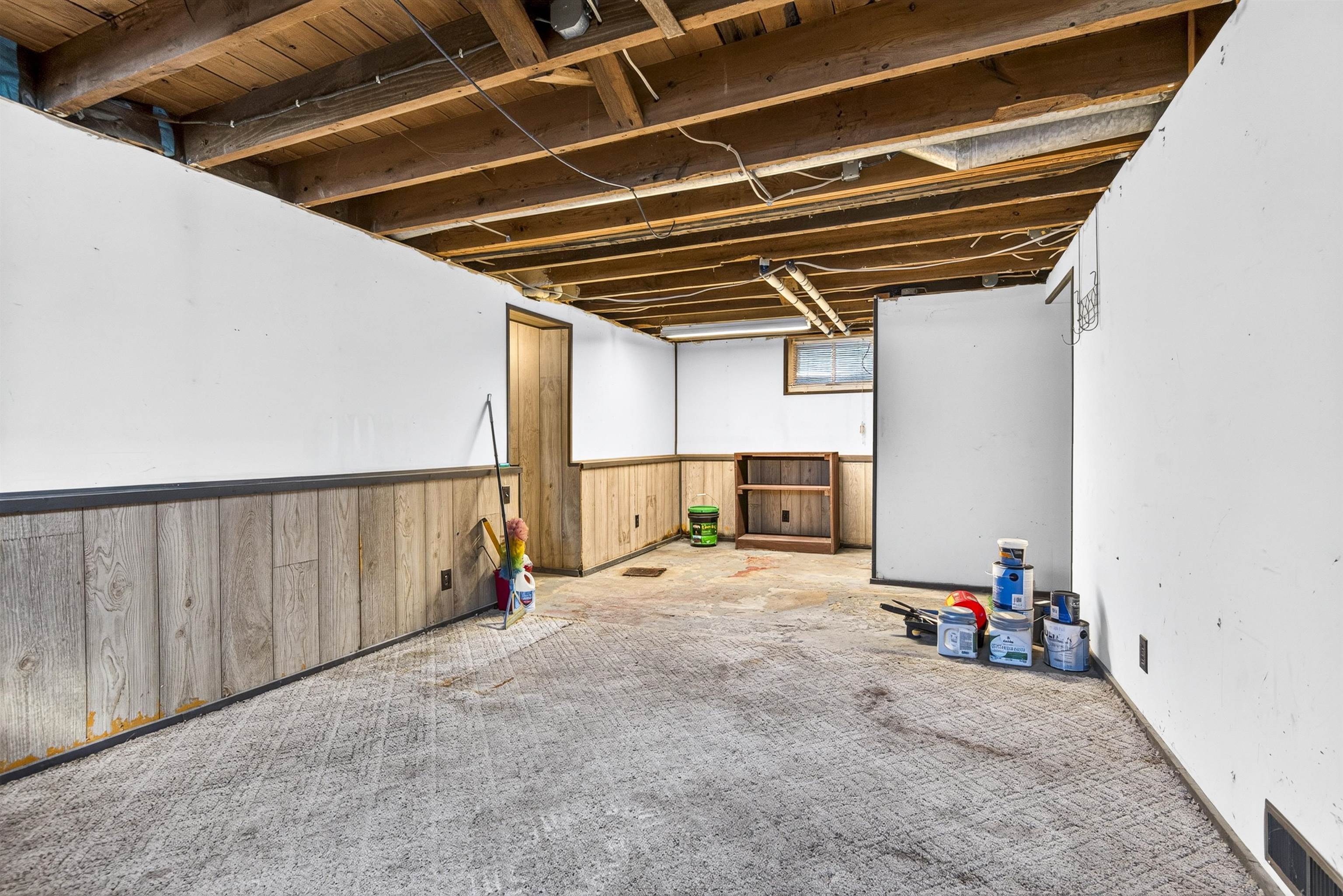 824 W HAWES Avenue