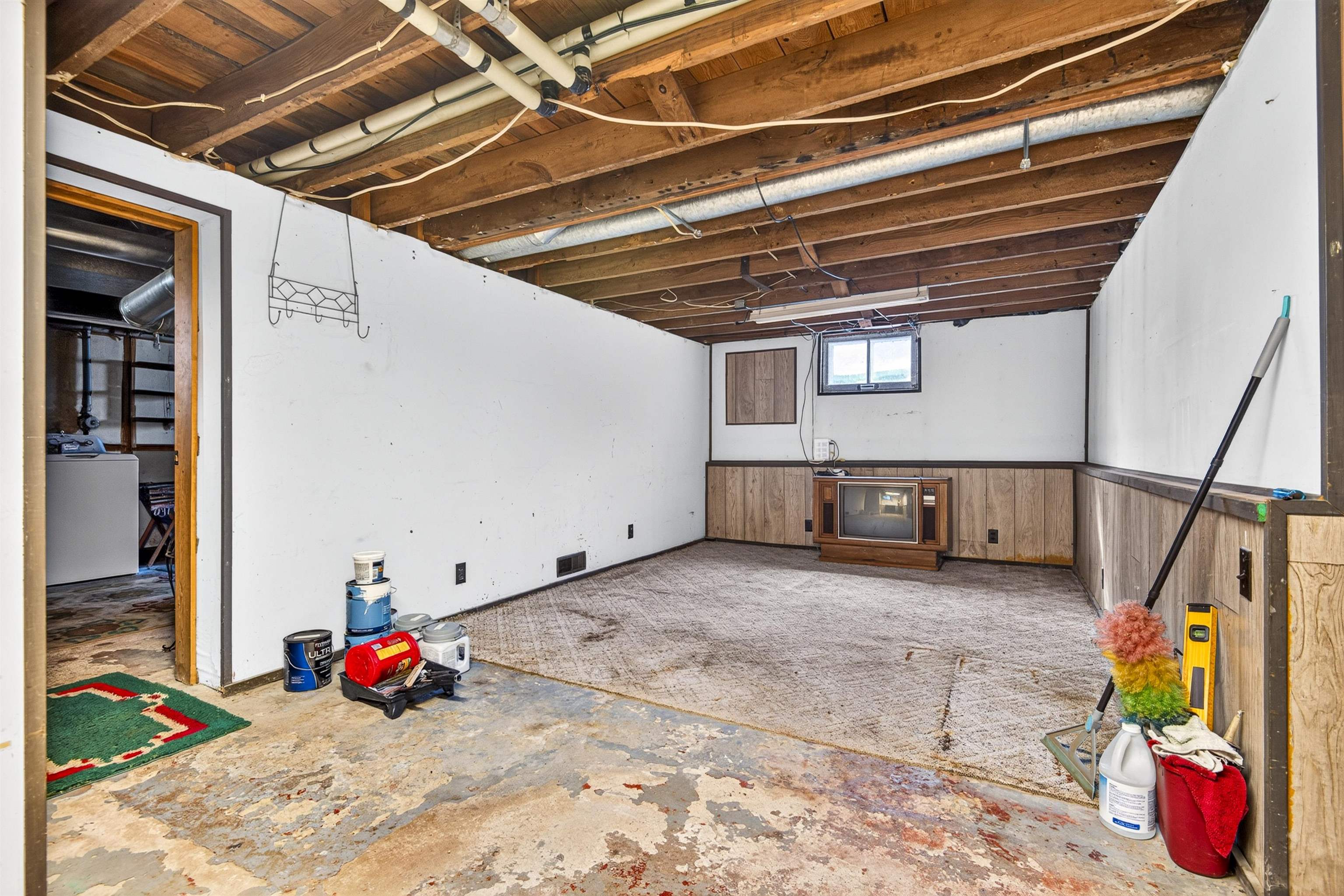 824 W HAWES Avenue