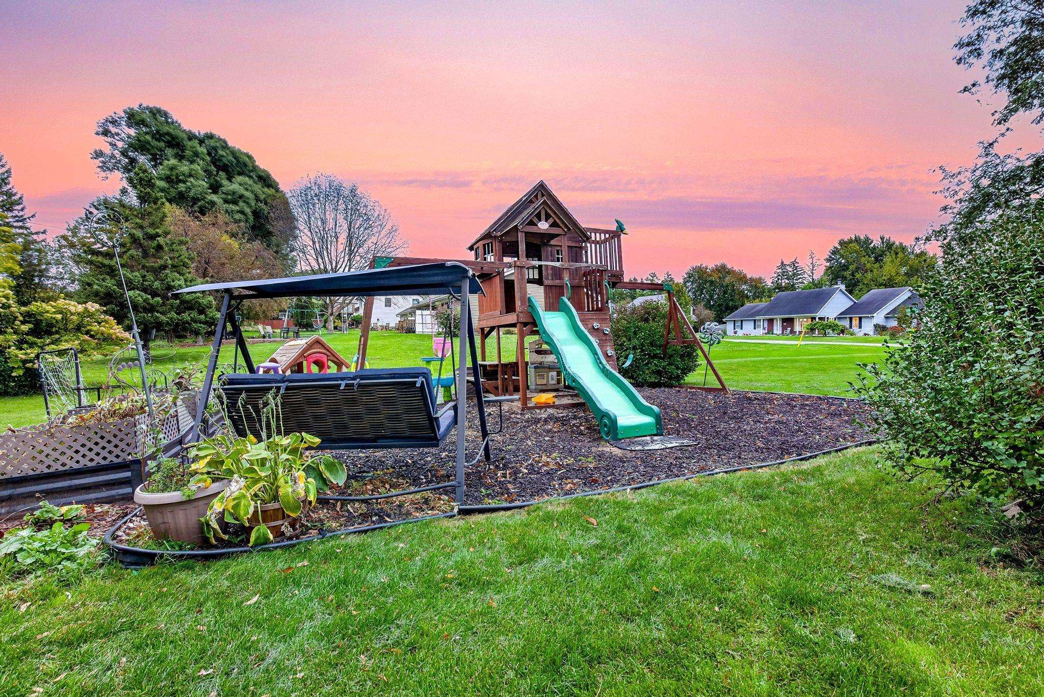 1408 W SENECA Drive