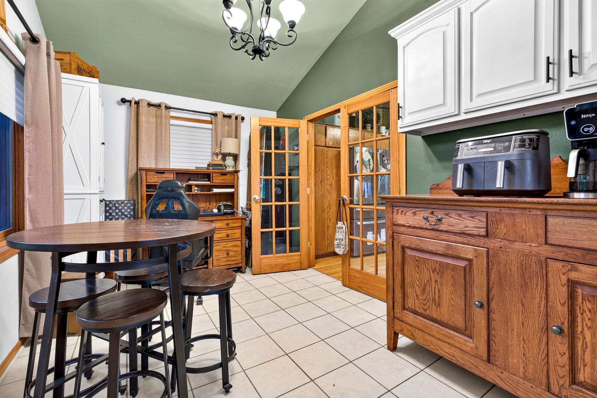 1408 W SENECA Drive
