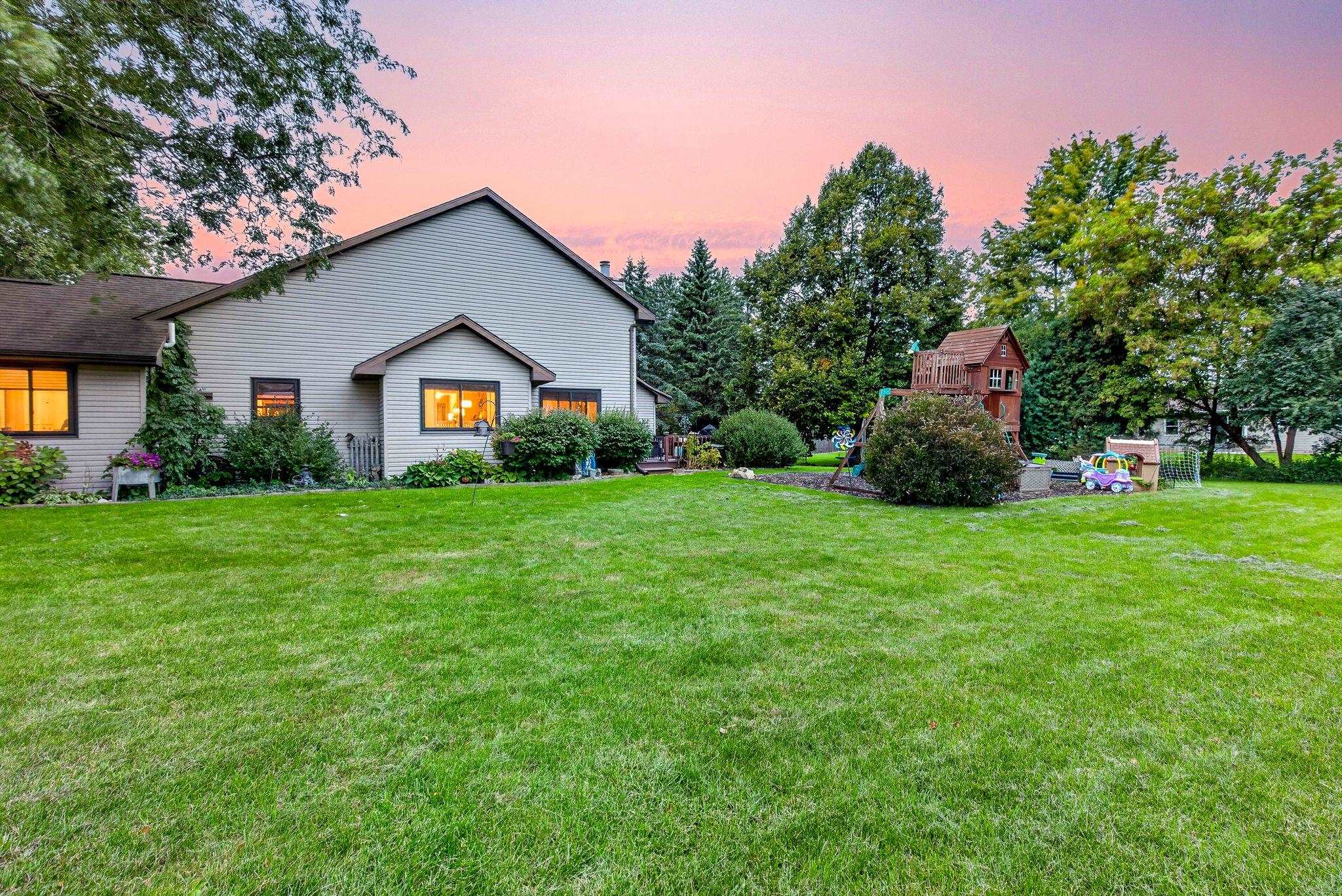 1408 W SENECA Drive