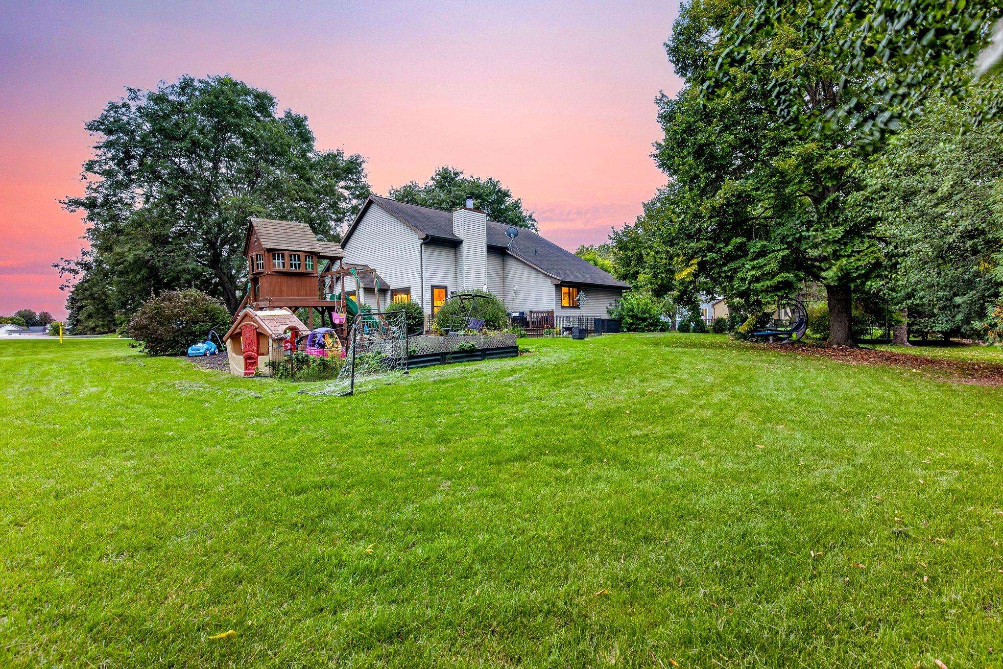 1408 W SENECA Drive