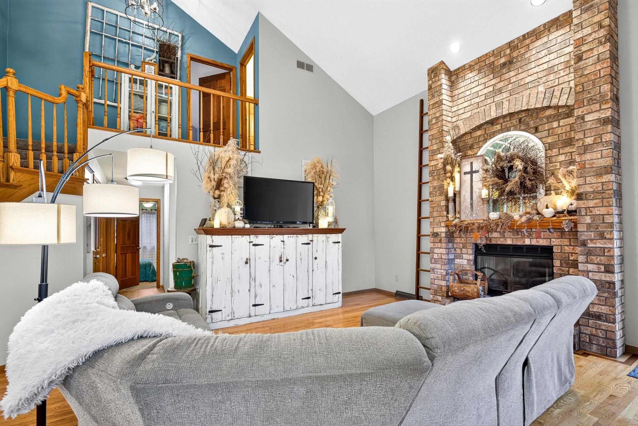 1408 W SENECA Drive