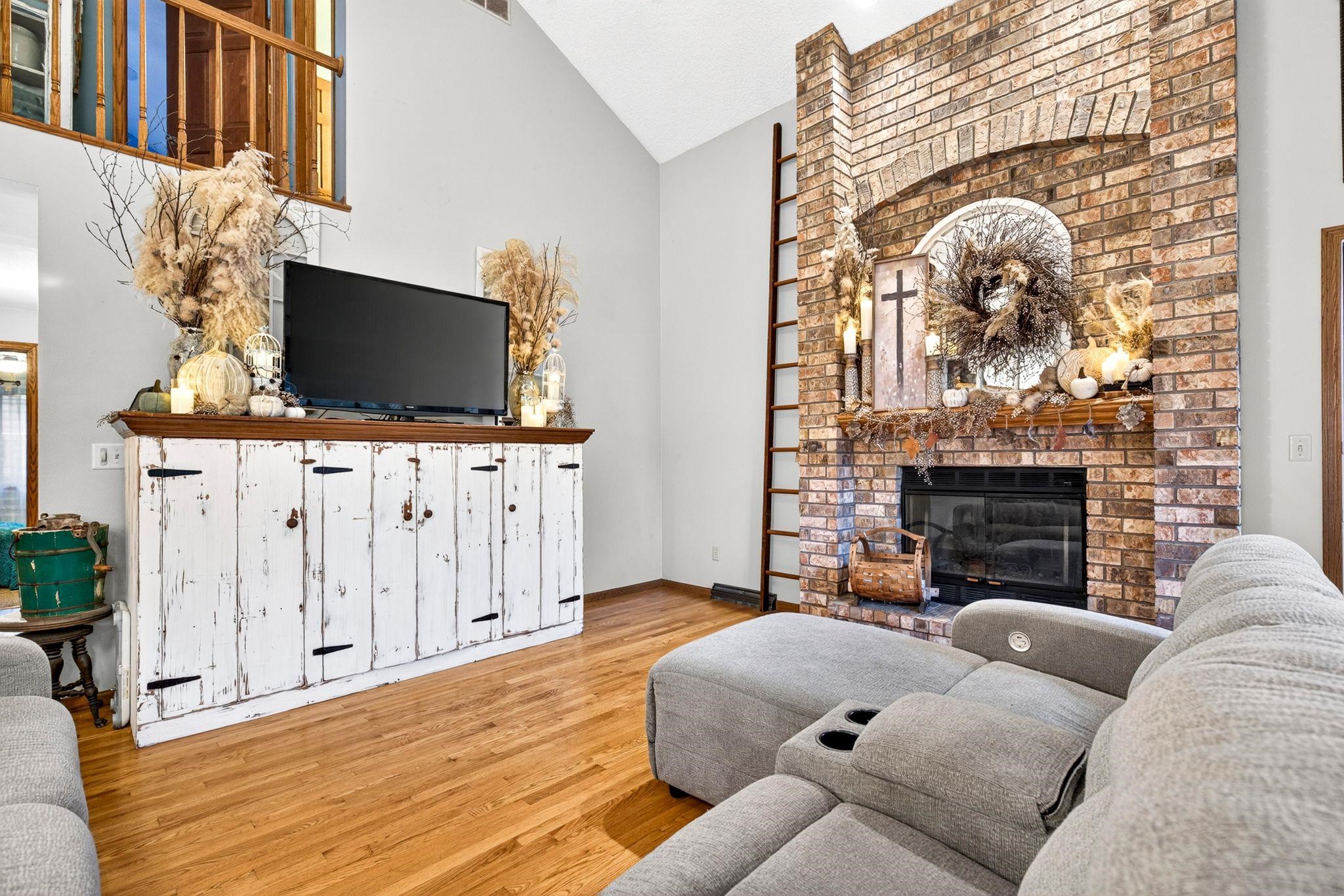 1408 W SENECA Drive