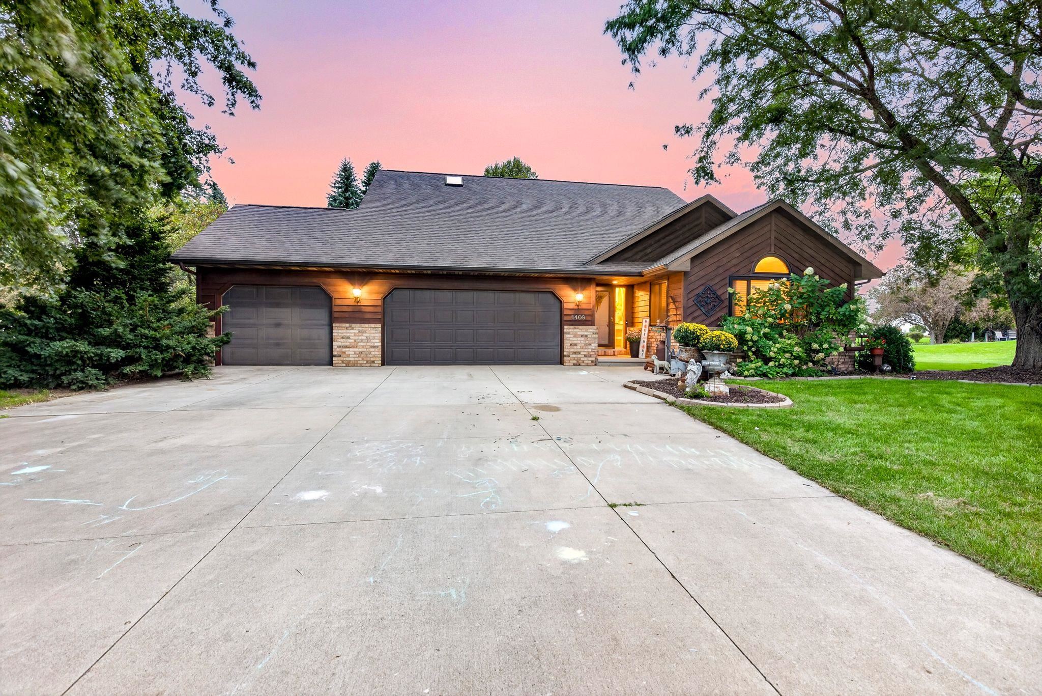 1408 W SENECA Drive