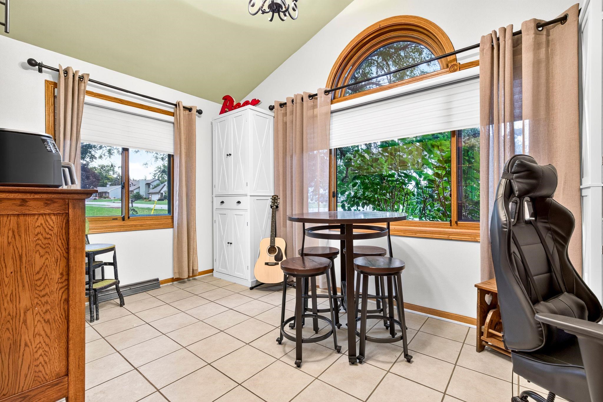 1408 W SENECA Drive