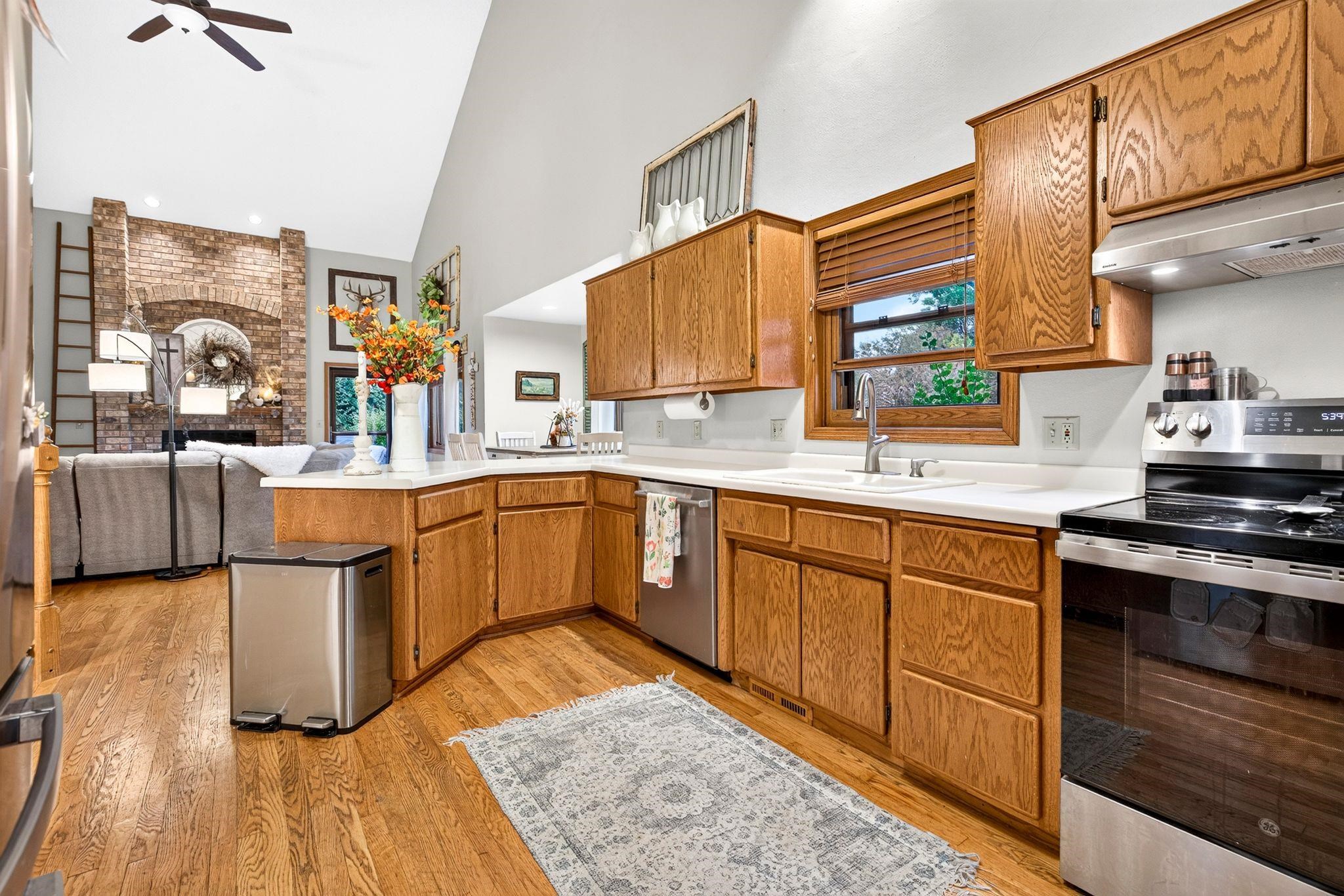 1408 W SENECA Drive