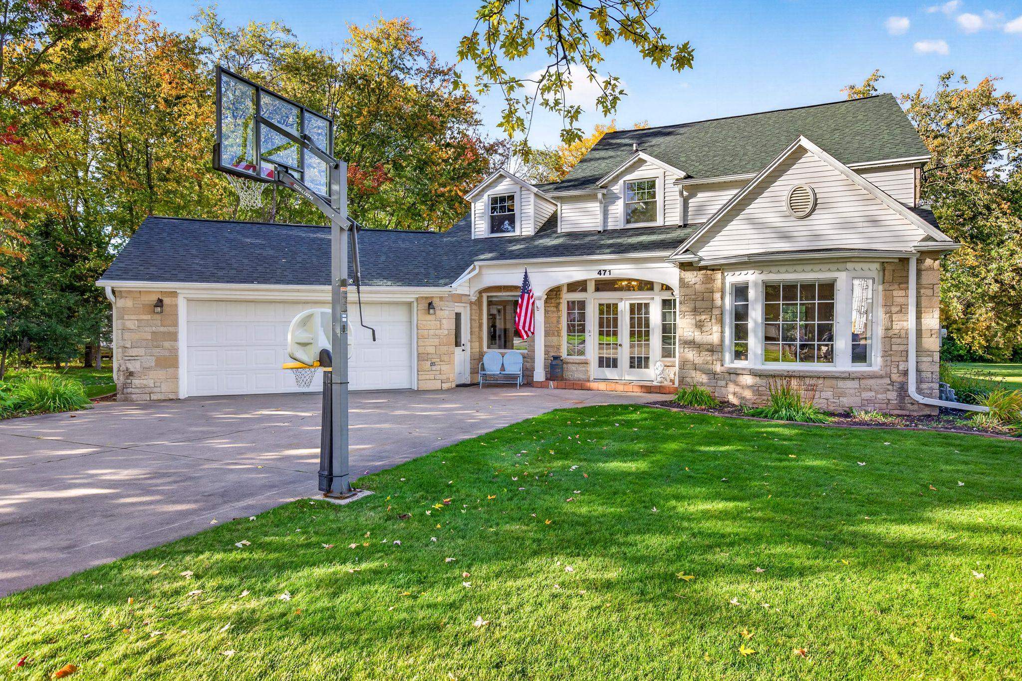 471 HOLLAND Court