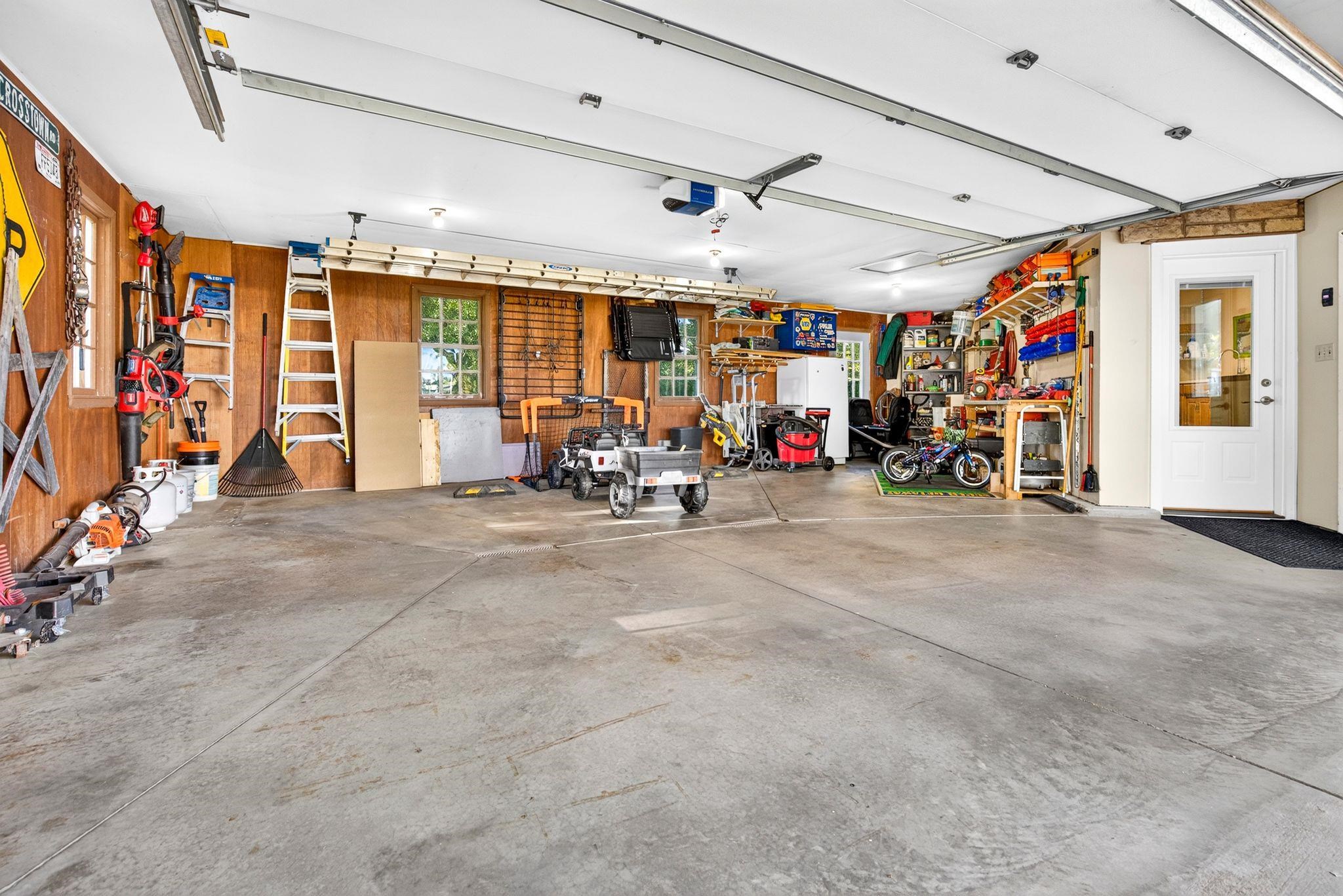 471 HOLLAND Court
