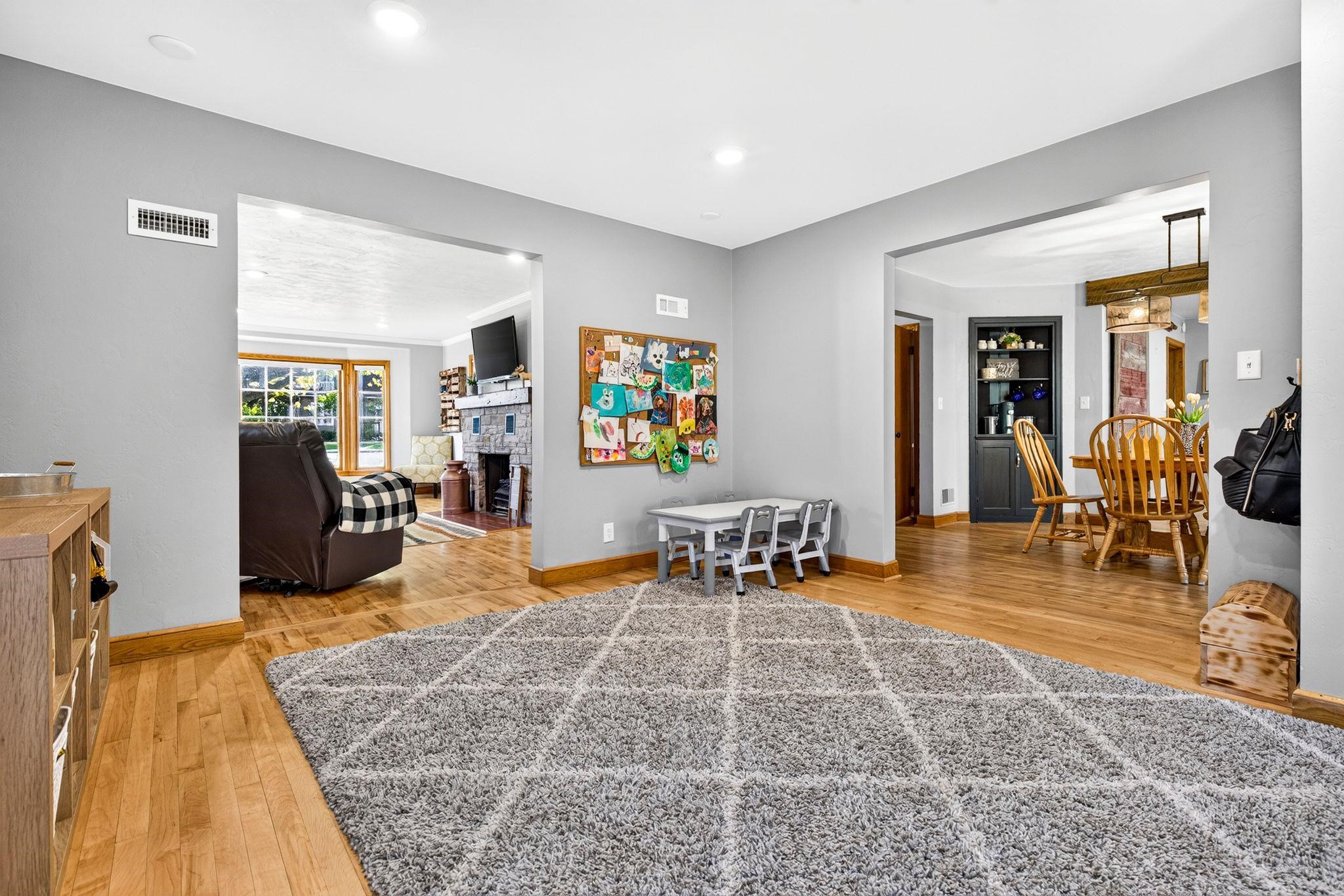471 HOLLAND Court