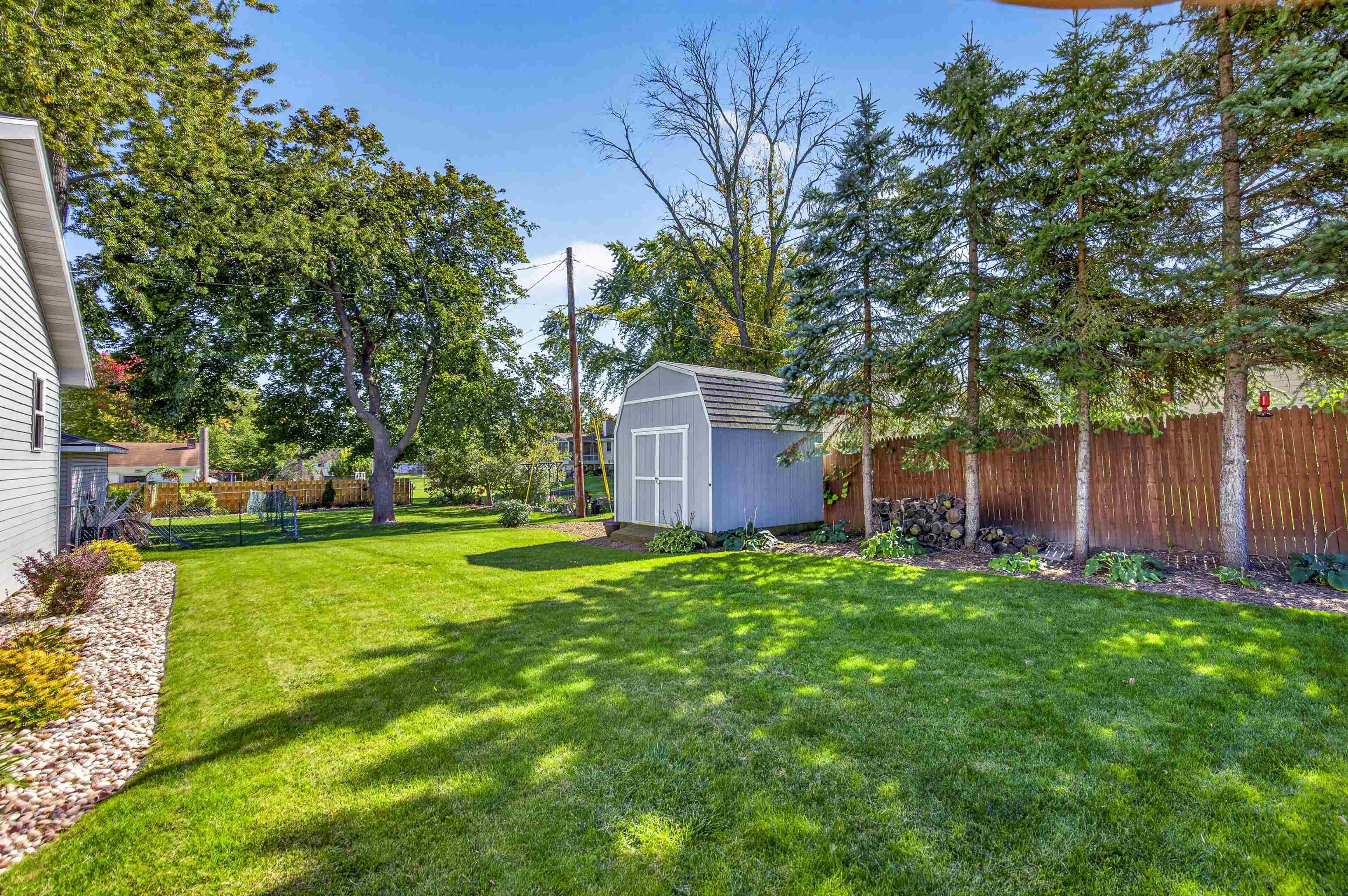 613 W 9TH Street