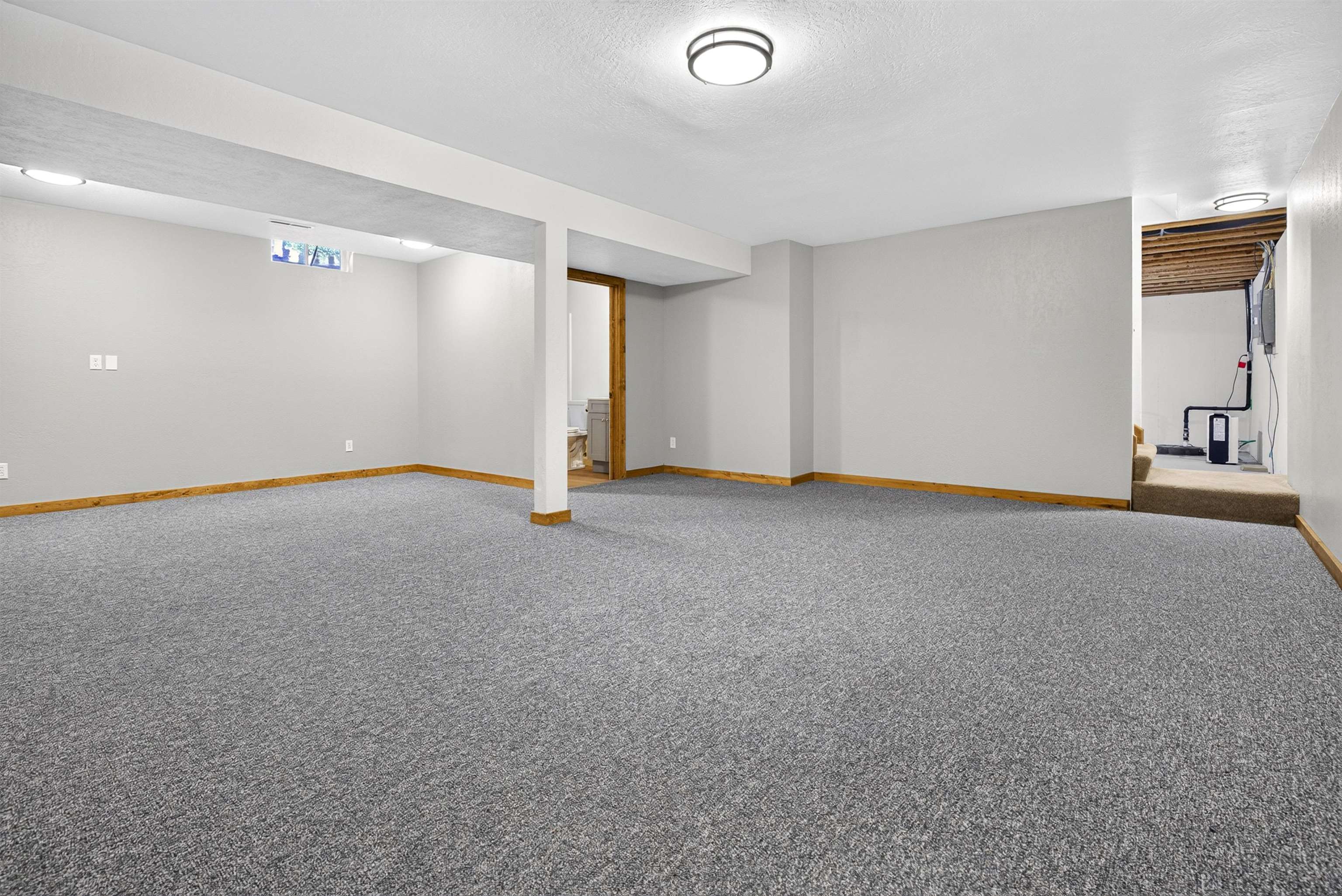 613 W 9TH Street