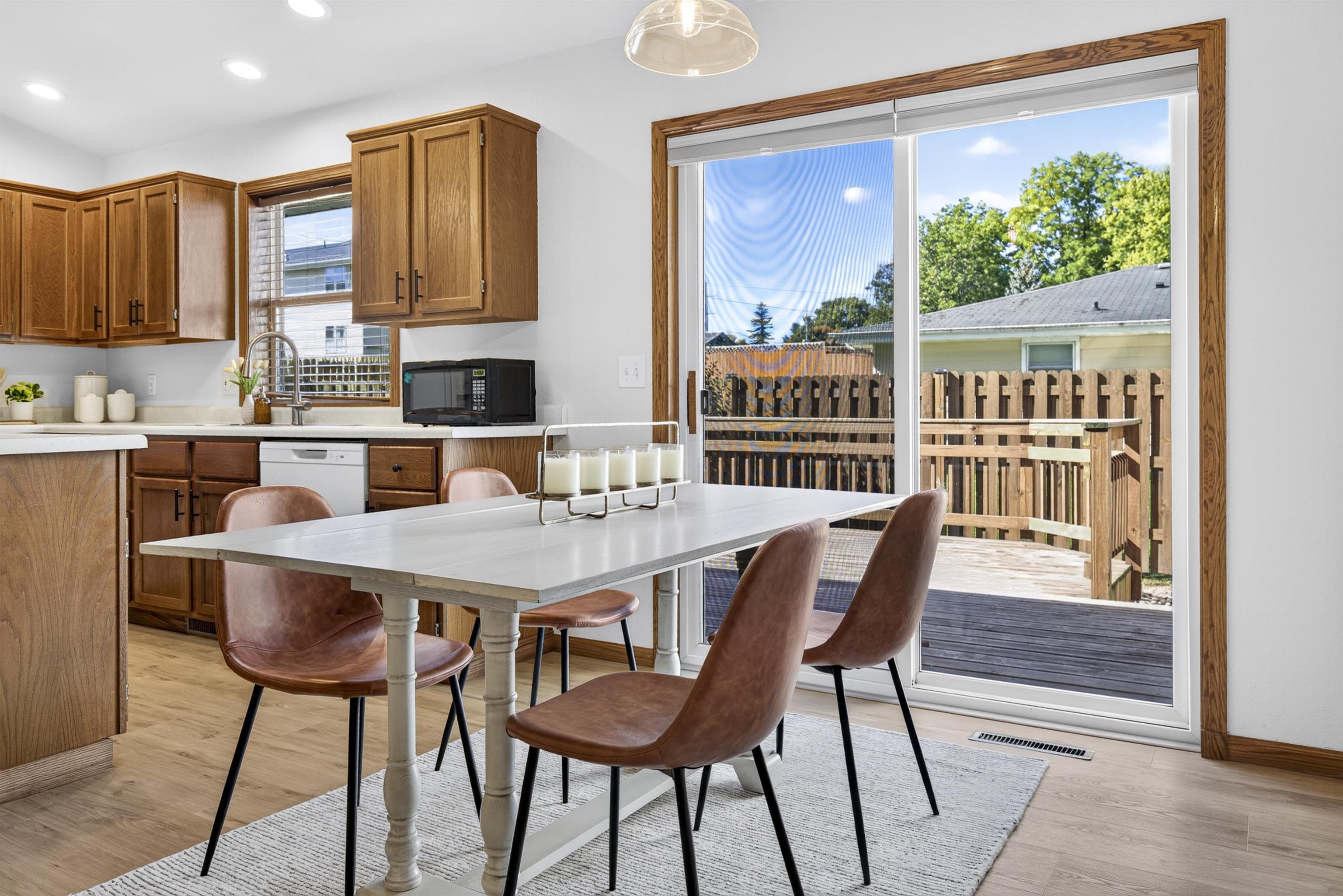 613 W 9TH Street