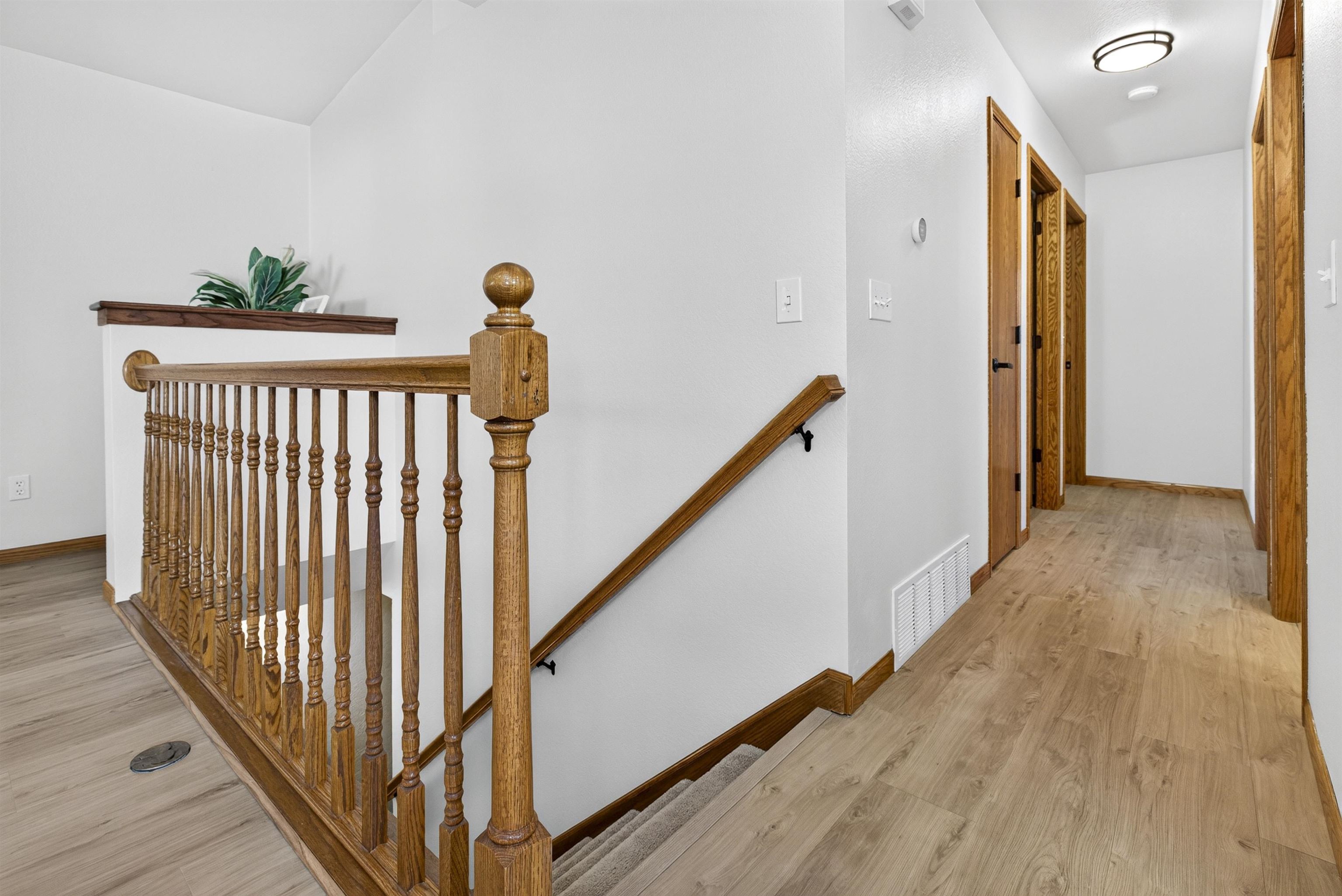 613 W 9TH Street